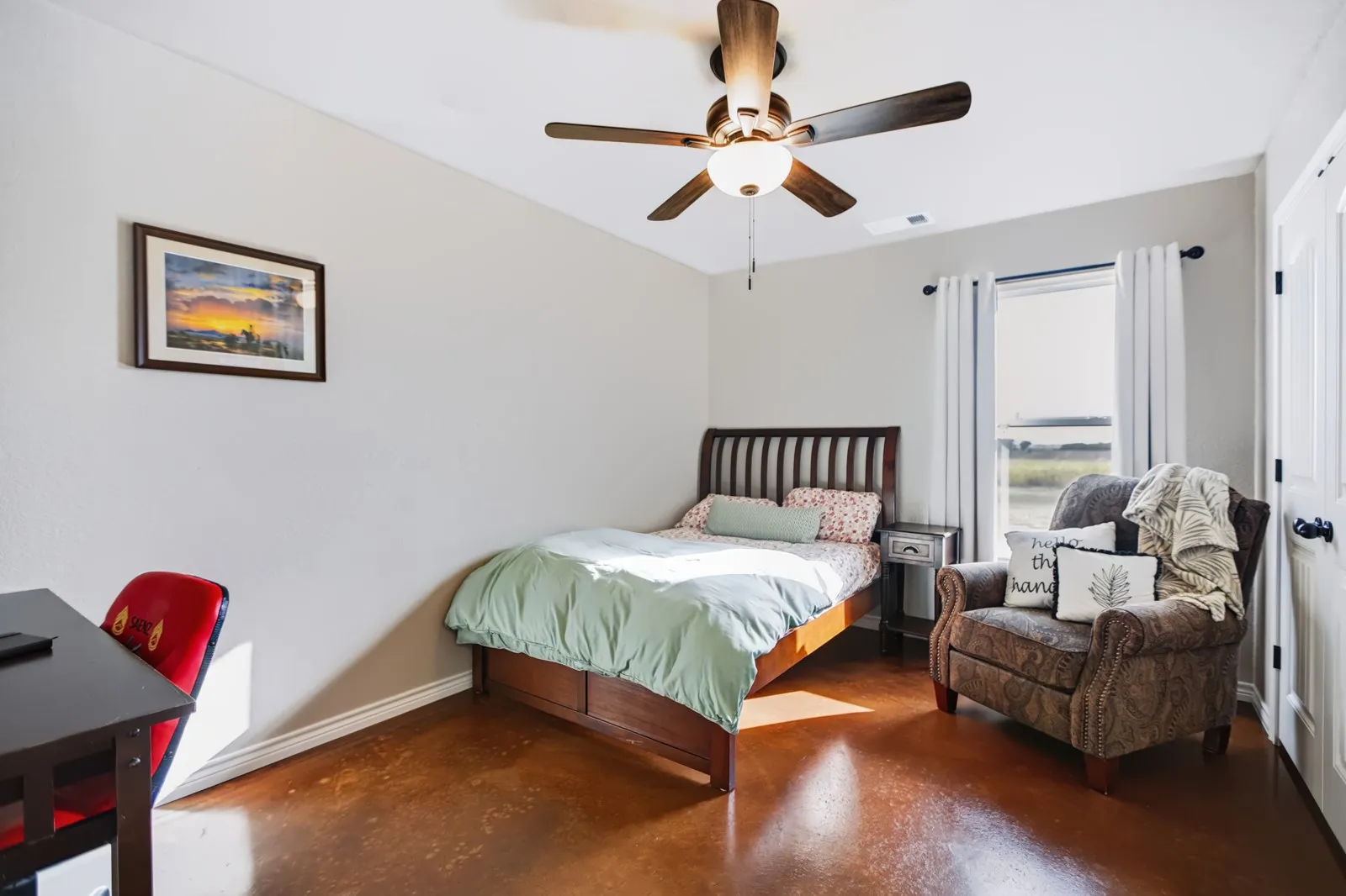 Guest Room 2
Hard-surface flooring and ceiling fan with integrated lighting