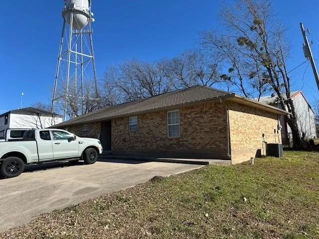 Duplex For Rent in Collin County , 103 S Morrow Street B, Blue Ridge, Texas 75424, 2 Bedroom, 1 Bathroom, Garage spaces, 830 Sqft, built in 2004, Price $1,200, mls#21358419, Real Estate Agent in Blue Ridge, Homes For Rent in Collin county, Homes For Rent in Blue Ridge, Realtor in Blue Ridge Texas, Real Estate Brokerage Independent Realty Texas, Luminita Cordes Realtor