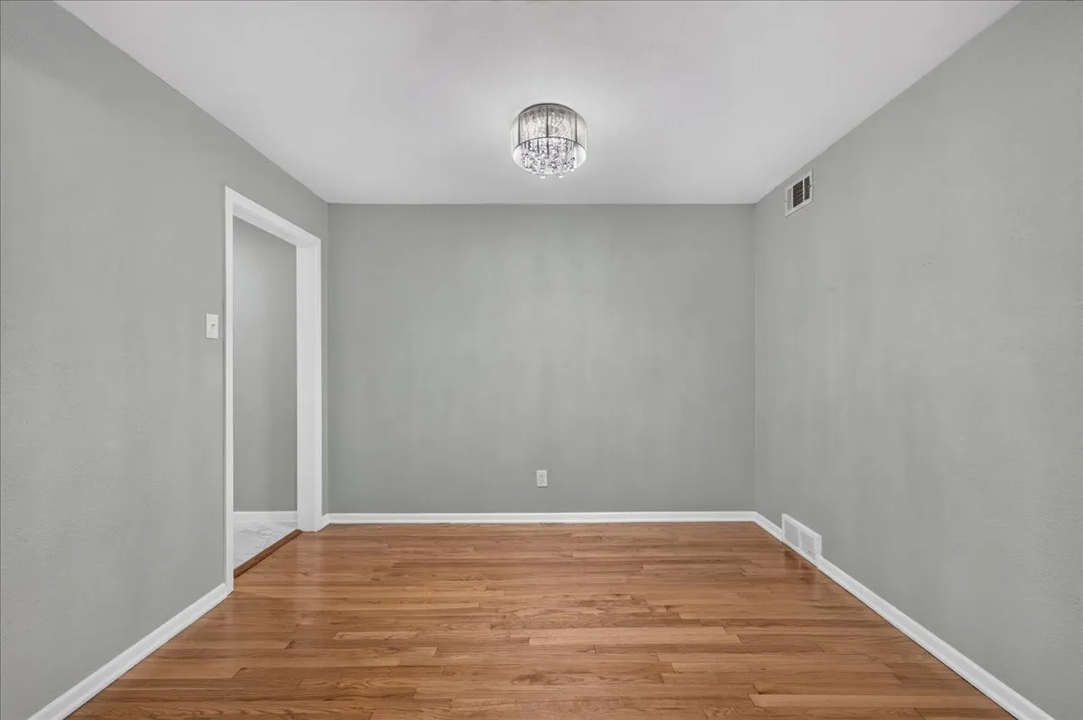 Single Family Residence For Sale in Dallas County , 7433 Vallejo Drive, Dallas, Texas 75227, 3 Bedroom, 2 Bathroom, 2 Garage spaces, 1,396 Sqft, built in 1954, mls#21356199, Real Estate Agent in Dallas, Homes For Sale in Dallas county, Homes For Sale in Dallas, Realtor in Dallas Texas, Real Estate Brokerage Independent Realty Texas, Luminita Cordes Realtor