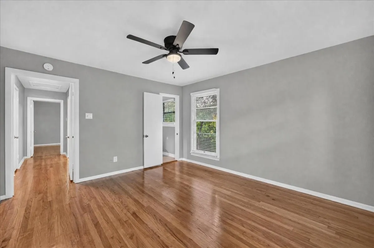 Single Family Residence For Sale in Dallas County , 7433 Vallejo Drive, Dallas, Texas 75227, 3 Bedroom, 2 Bathroom, 2 Garage spaces, 1,396 Sqft, built in 1954, mls#21356199, Real Estate Agent in Dallas, Homes For Sale in Dallas county, Homes For Sale in Dallas, Realtor in Dallas Texas, Real Estate Brokerage Independent Realty Texas, Luminita Cordes Realtor