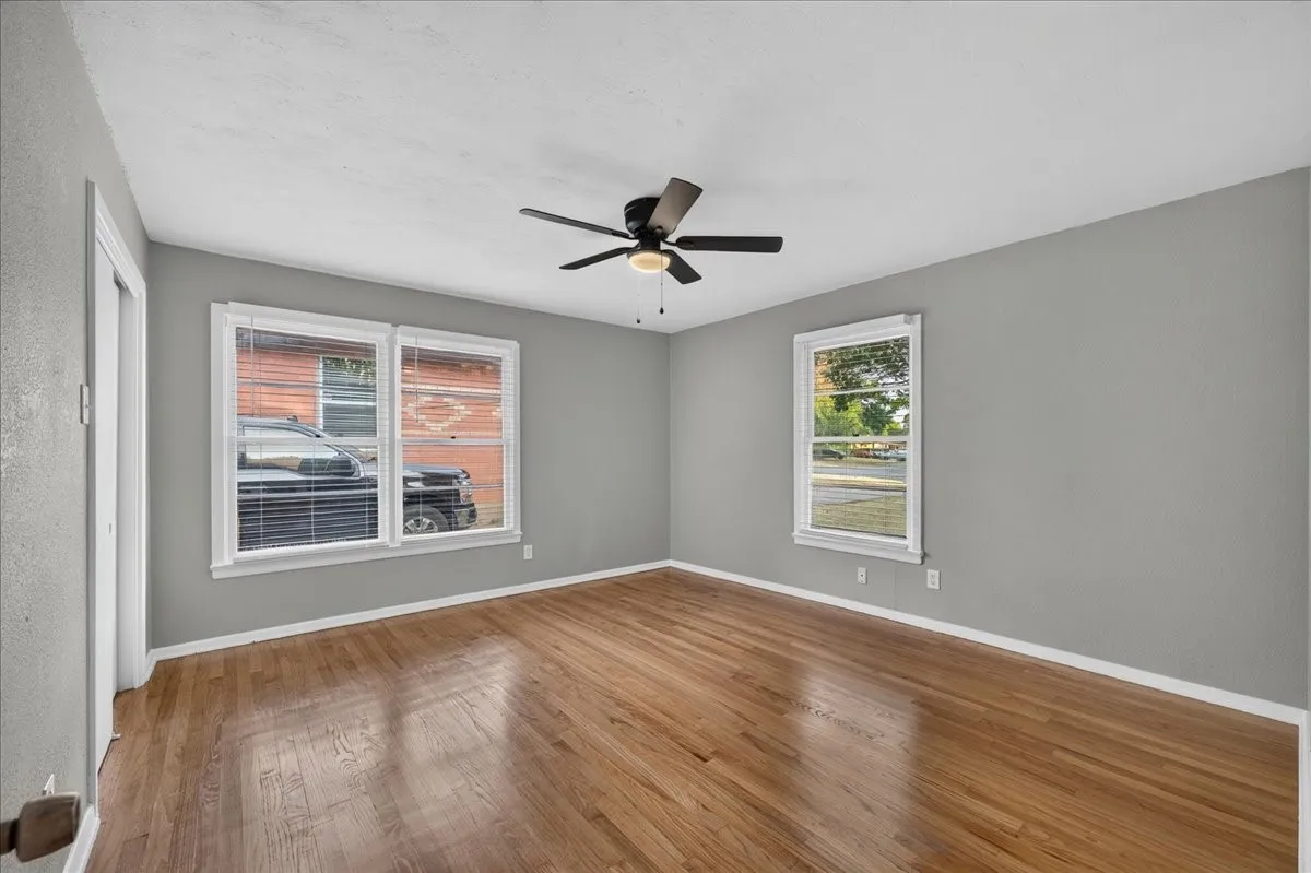 Single Family Residence For Sale in Dallas County , 7433 Vallejo Drive, Dallas, Texas 75227, 3 Bedroom, 2 Bathroom, 2 Garage spaces, 1,396 Sqft, built in 1954, mls#21356199, Real Estate Agent in Dallas, Homes For Sale in Dallas county, Homes For Sale in Dallas, Realtor in Dallas Texas, Real Estate Brokerage Independent Realty Texas, Luminita Cordes Realtor