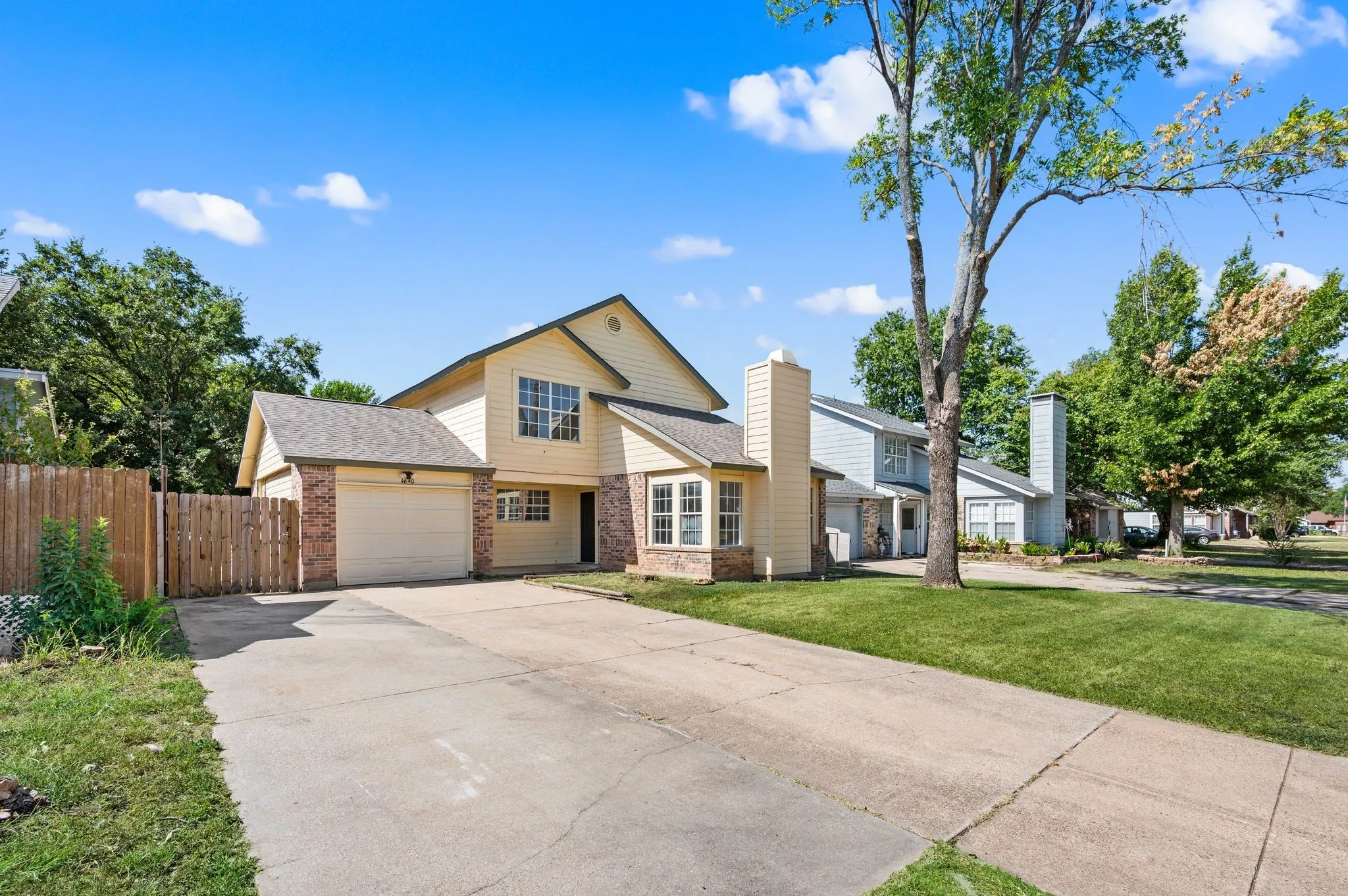 Single Family Residence For Sale in Tarrant County , 4640 Waterway Drive N, Fort Worth, Texas 76137, 4 Bedroom, 2 Bathroom, 1 Garage spaces, 1,807 Sqft, built in 1985, mls#21358424, Real Estate Agent in Fort Worth, Homes For Sale in Tarrant county, Homes For Sale in Fort Worth, Realtor in Fort Worth Texas, Real Estate Brokerage Independent Realty Texas, Luminita Cordes Realtor