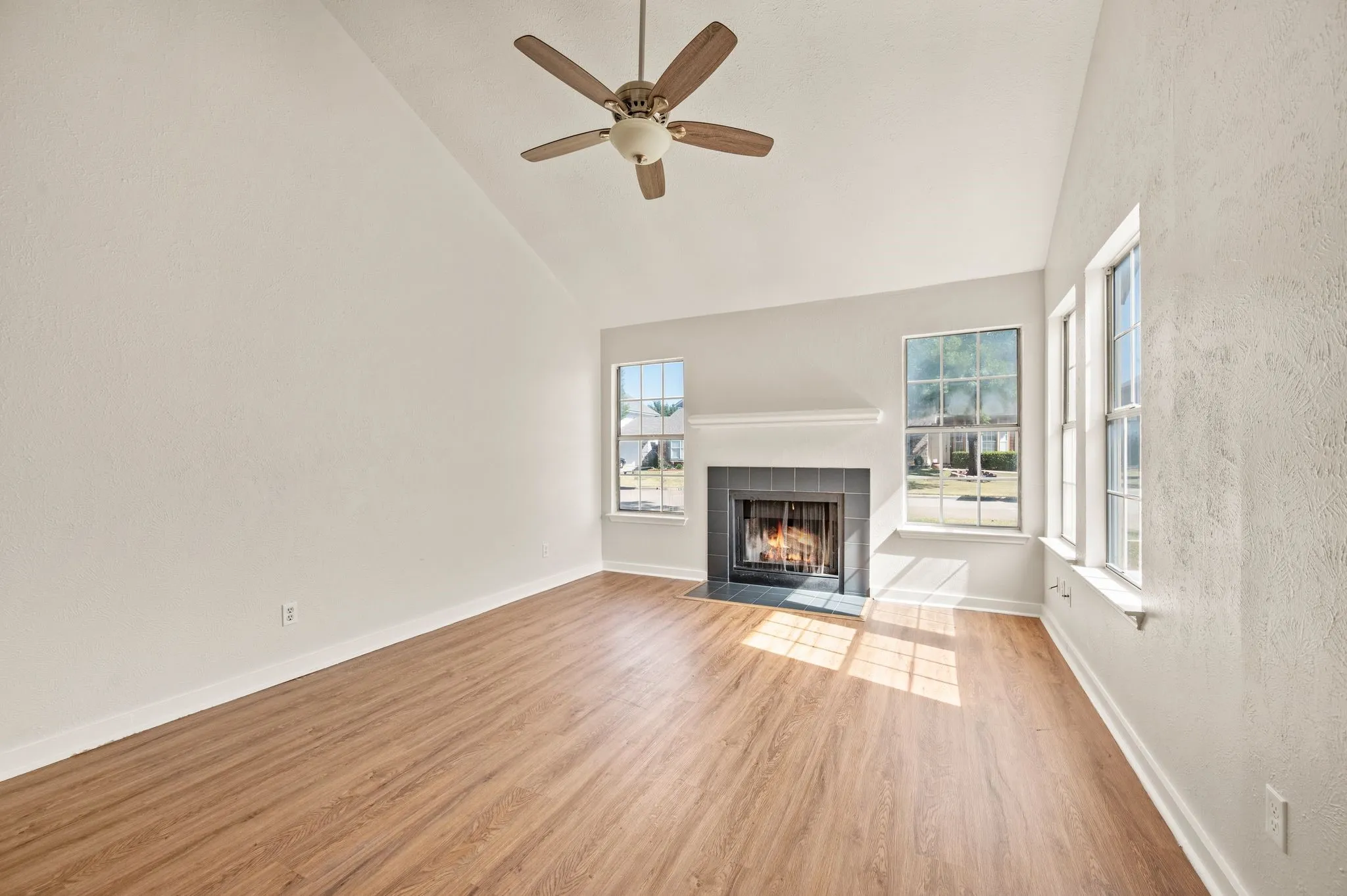 Single Family Residence For Sale in Tarrant County , 4640 Waterway Drive N, Fort Worth, Texas 76137, 4 Bedroom, 2 Bathroom, 1 Garage spaces, 1,807 Sqft, built in 1985, mls#21358424, Real Estate Agent in Fort Worth, Homes For Sale in Tarrant county, Homes For Sale in Fort Worth, Realtor in Fort Worth Texas, Real Estate Brokerage Independent Realty Texas, Luminita Cordes Realtor