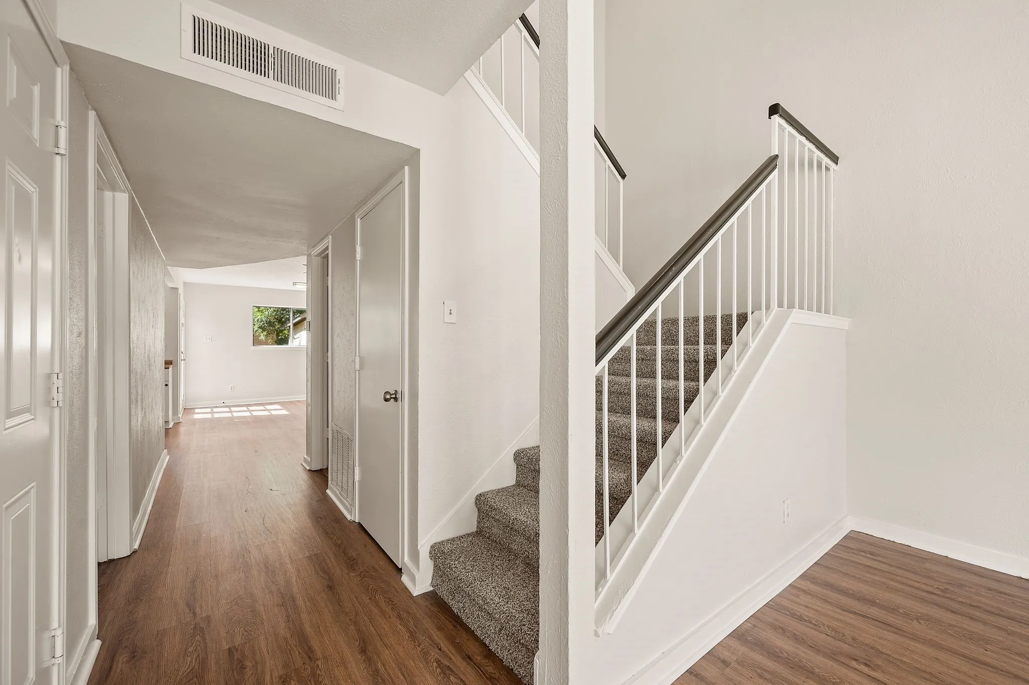 Single Family Residence For Sale in Tarrant County , 4640 Waterway Drive N, Fort Worth, Texas 76137, 4 Bedroom, 2 Bathroom, 1 Garage spaces, 1,807 Sqft, built in 1985, mls#21358424, Real Estate Agent in Fort Worth, Homes For Sale in Tarrant county, Homes For Sale in Fort Worth, Realtor in Fort Worth Texas, Real Estate Brokerage Independent Realty Texas, Luminita Cordes Realtor