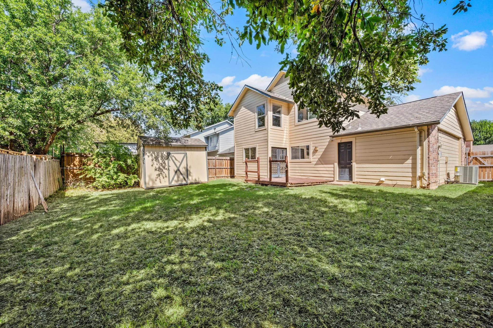 Single Family Residence For Sale in Tarrant County , 4640 Waterway Drive N, Fort Worth, Texas 76137, 4 Bedroom, 2 Bathroom, 1 Garage spaces, 1,807 Sqft, built in 1985, mls#21358424, Real Estate Agent in Fort Worth, Homes For Sale in Tarrant county, Homes For Sale in Fort Worth, Realtor in Fort Worth Texas, Real Estate Brokerage Independent Realty Texas, Luminita Cordes Realtor