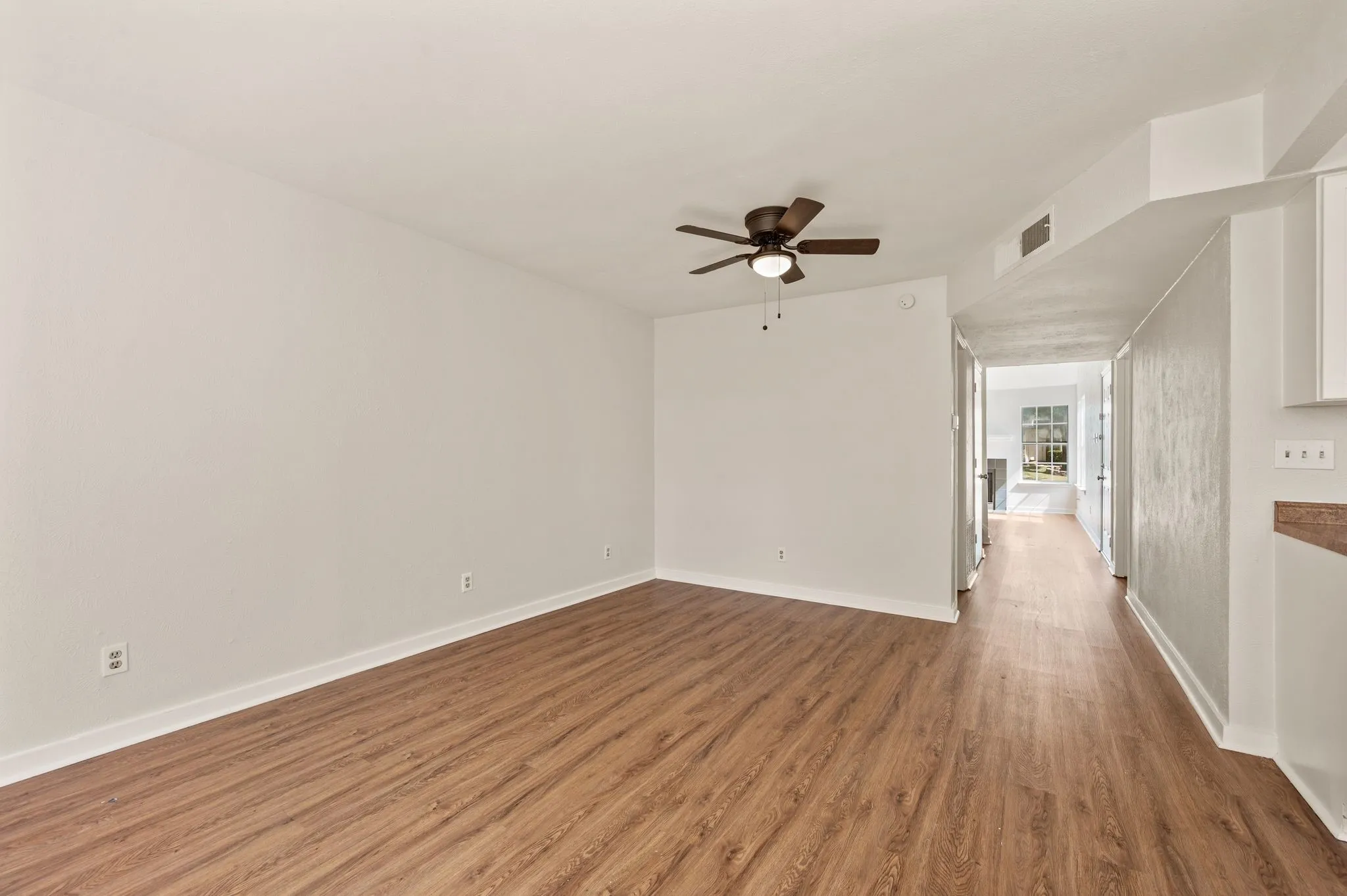 Single Family Residence For Sale in Tarrant County , 4640 Waterway Drive N, Fort Worth, Texas 76137, 4 Bedroom, 2 Bathroom, 1 Garage spaces, 1,807 Sqft, built in 1985, mls#21358424, Real Estate Agent in Fort Worth, Homes For Sale in Tarrant county, Homes For Sale in Fort Worth, Realtor in Fort Worth Texas, Real Estate Brokerage Independent Realty Texas, Luminita Cordes Realtor