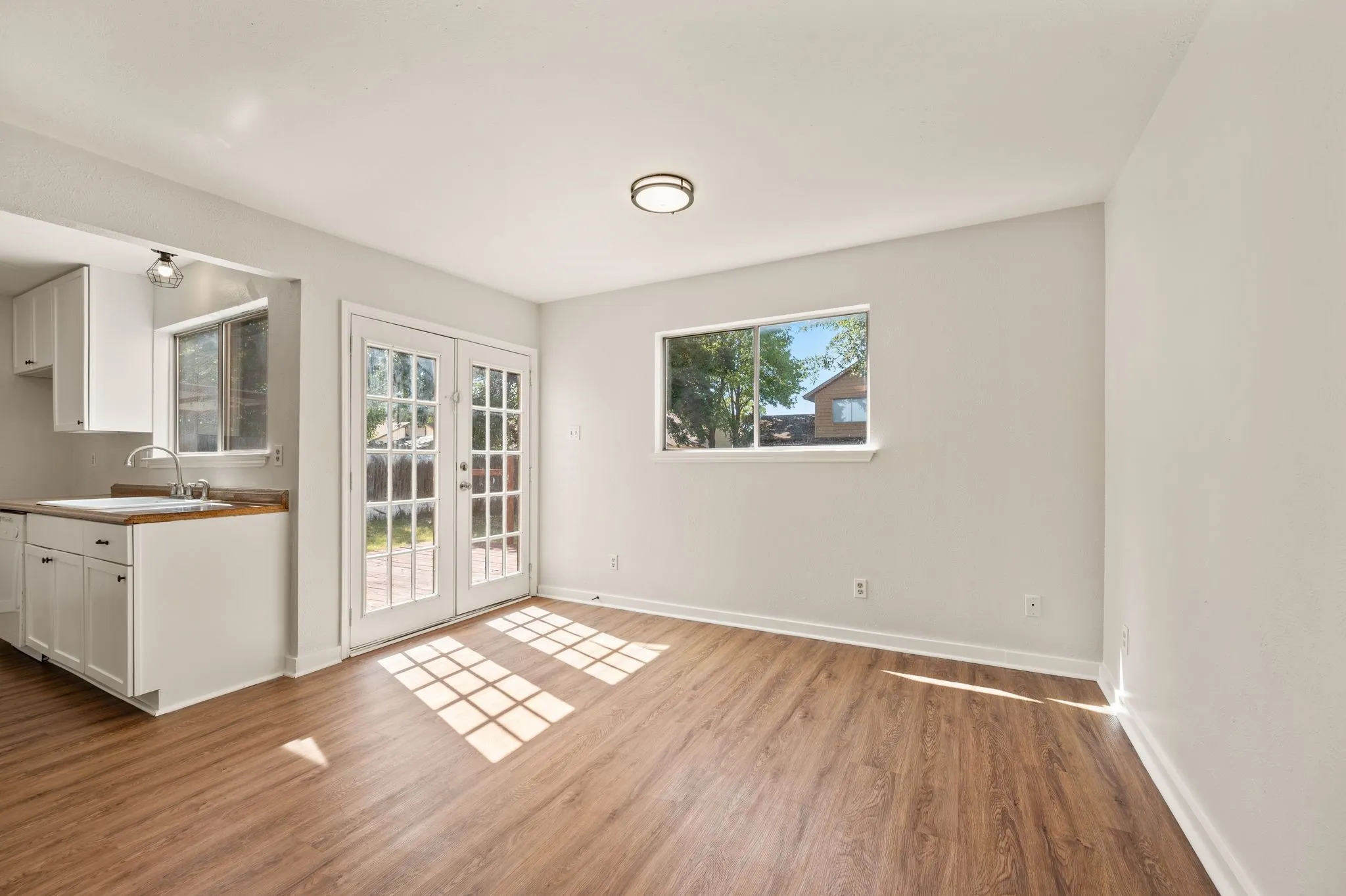 Single Family Residence For Sale in Tarrant County , 4640 Waterway Drive N, Fort Worth, Texas 76137, 4 Bedroom, 2 Bathroom, 1 Garage spaces, 1,807 Sqft, built in 1985, mls#21358424, Real Estate Agent in Fort Worth, Homes For Sale in Tarrant county, Homes For Sale in Fort Worth, Realtor in Fort Worth Texas, Real Estate Brokerage Independent Realty Texas, Luminita Cordes Realtor