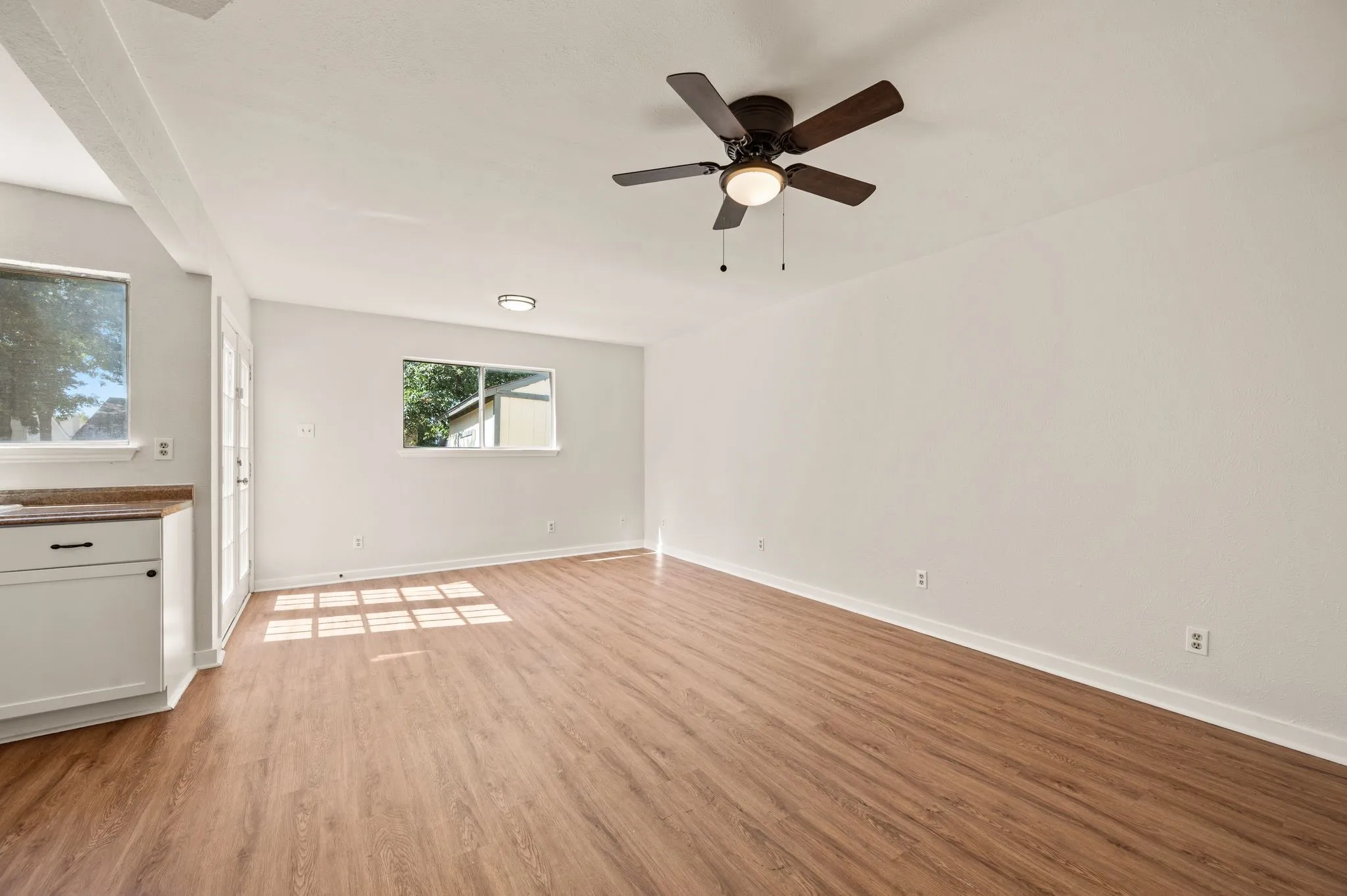 Single Family Residence For Sale in Tarrant County , 4640 Waterway Drive N, Fort Worth, Texas 76137, 4 Bedroom, 2 Bathroom, 1 Garage spaces, 1,807 Sqft, built in 1985, mls#21358424, Real Estate Agent in Fort Worth, Homes For Sale in Tarrant county, Homes For Sale in Fort Worth, Realtor in Fort Worth Texas, Real Estate Brokerage Independent Realty Texas, Luminita Cordes Realtor