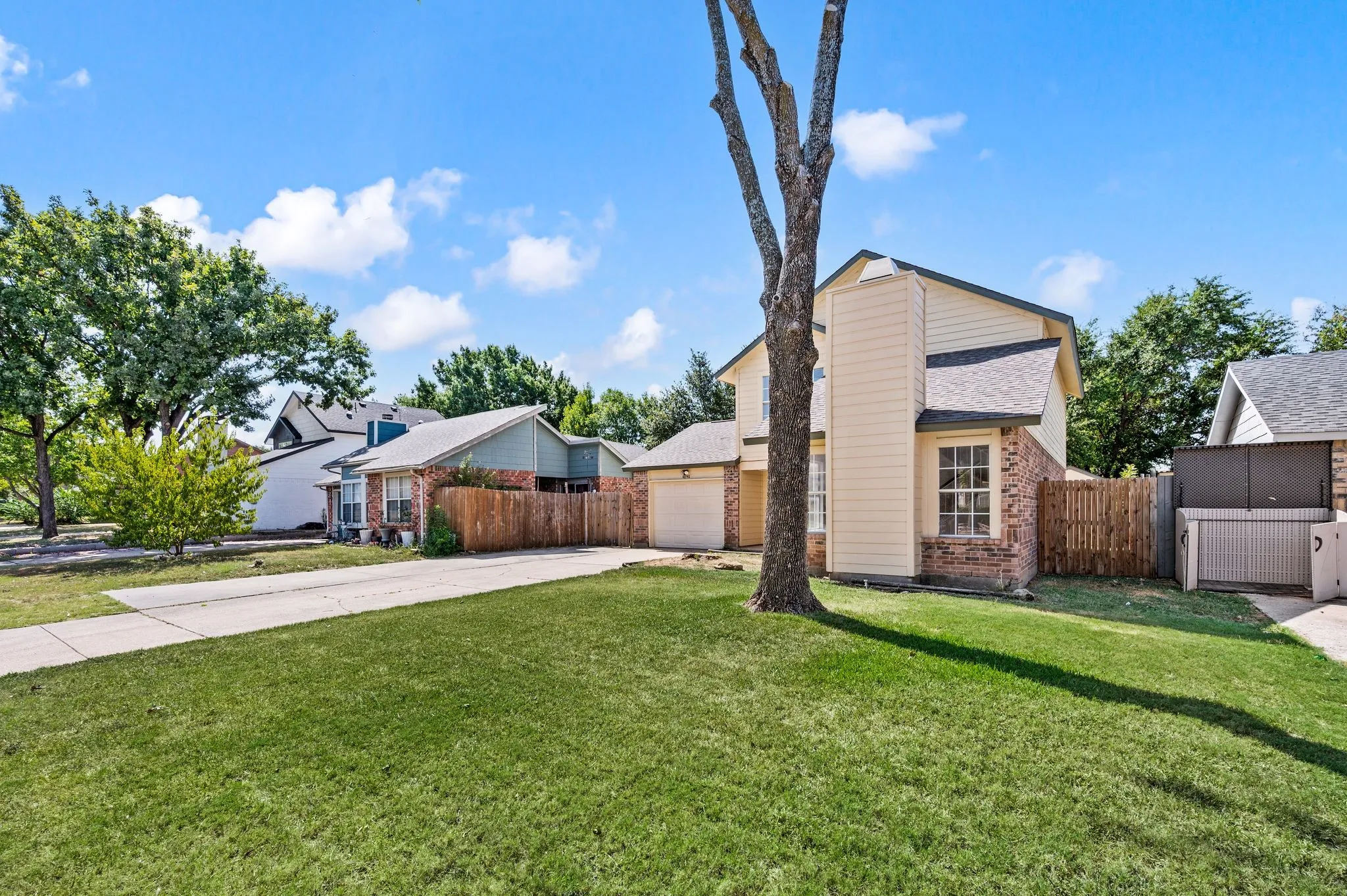 Single Family Residence For Sale in Tarrant County , 4640 Waterway Drive N, Fort Worth, Texas 76137, 4 Bedroom, 2 Bathroom, 1 Garage spaces, 1,807 Sqft, built in 1985, mls#21358424, Real Estate Agent in Fort Worth, Homes For Sale in Tarrant county, Homes For Sale in Fort Worth, Realtor in Fort Worth Texas, Real Estate Brokerage Independent Realty Texas, Luminita Cordes Realtor