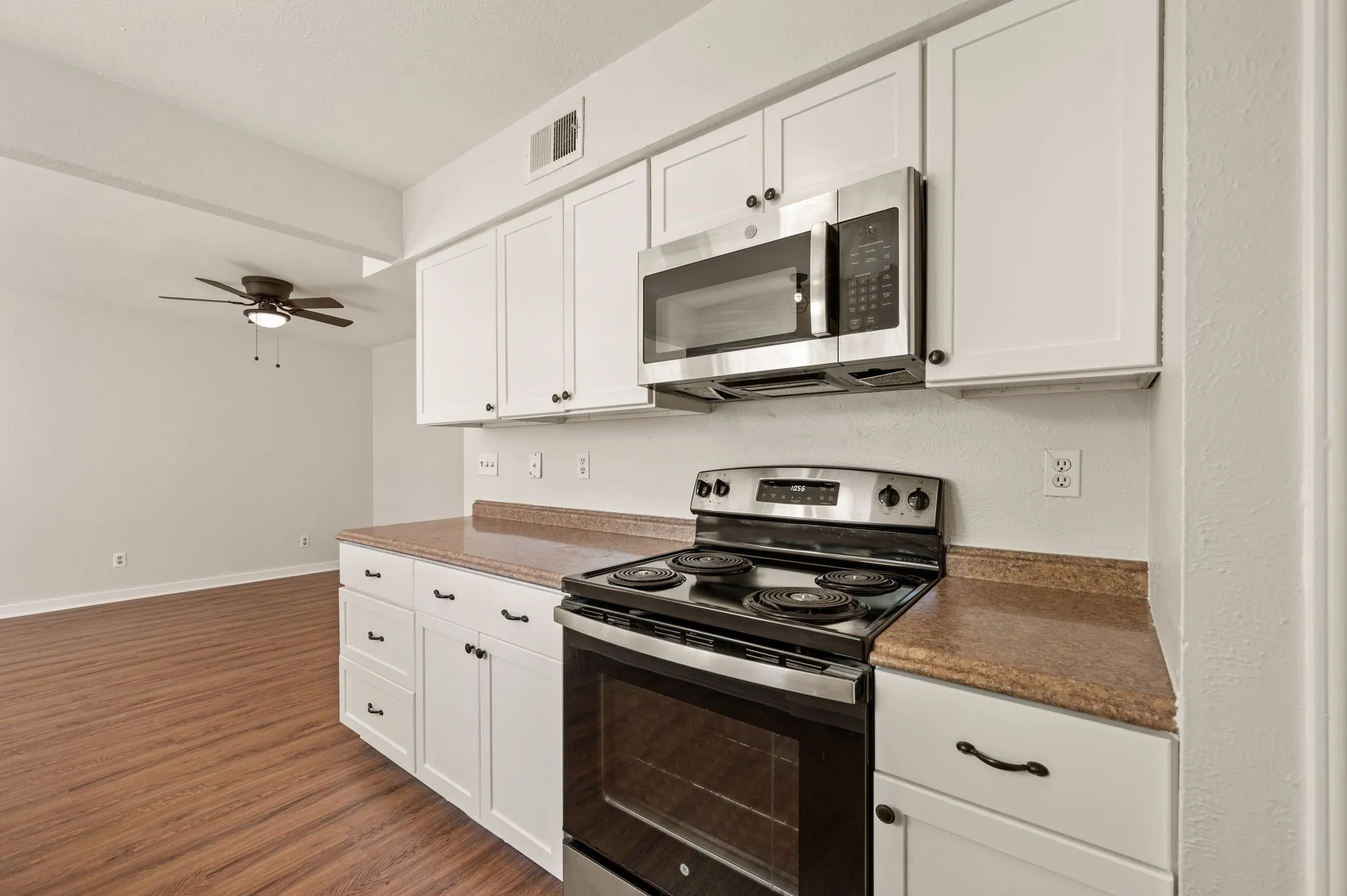 Single Family Residence For Sale in Tarrant County , 4640 Waterway Drive N, Fort Worth, Texas 76137, 4 Bedroom, 2 Bathroom, 1 Garage spaces, 1,807 Sqft, built in 1985, mls#21358424, Real Estate Agent in Fort Worth, Homes For Sale in Tarrant county, Homes For Sale in Fort Worth, Realtor in Fort Worth Texas, Real Estate Brokerage Independent Realty Texas, Luminita Cordes Realtor