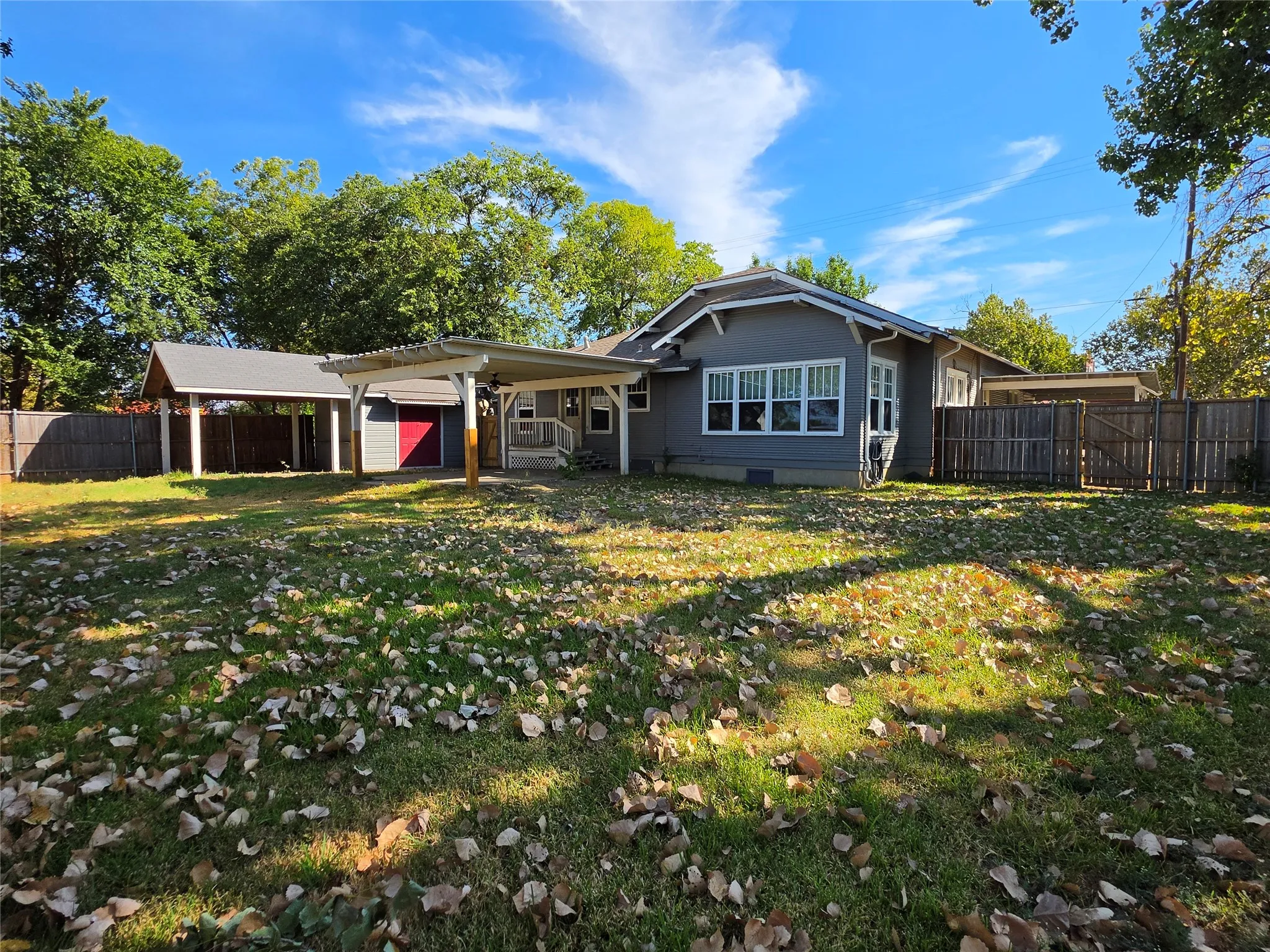 Single Family Residence For Sale in Grayson County , 374 S Preston Street, Van Alstyne, Texas 75495, 2 Bedroom, 2 Bathroom, Garage spaces, 1,959 Sqft, built in 1900, mls#21351482, Real Estate Agent in Van Alstyne, Homes For Sale in Grayson county, Homes For Sale in Van Alstyne, Realtor in Van Alstyne Texas, Real Estate Brokerage Independent Realty Texas, Luminita Cordes Realtor