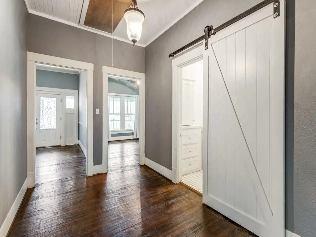 Single Family Residence For Sale in Grayson County , 374 S Preston Street, Van Alstyne, Texas 75495, 2 Bedroom, 2 Bathroom, Garage spaces, 1,959 Sqft, built in 1900, mls#21351482, Real Estate Agent in Van Alstyne, Homes For Sale in Grayson county, Homes For Sale in Van Alstyne, Realtor in Van Alstyne Texas, Real Estate Brokerage Independent Realty Texas, Luminita Cordes Realtor