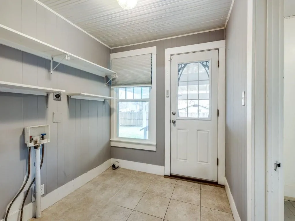 Single Family Residence For Sale in Grayson County , 374 S Preston Street, Van Alstyne, Texas 75495, 2 Bedroom, 2 Bathroom, Garage spaces, 1,959 Sqft, built in 1900, mls#21351482, Real Estate Agent in Van Alstyne, Homes For Sale in Grayson county, Homes For Sale in Van Alstyne, Realtor in Van Alstyne Texas, Real Estate Brokerage Independent Realty Texas, Luminita Cordes Realtor