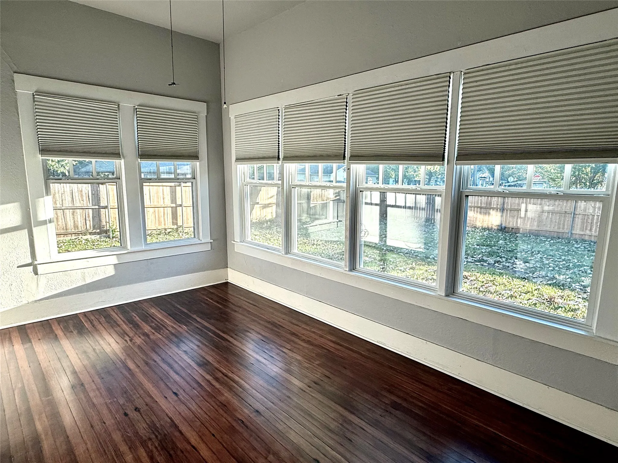Single Family Residence For Sale in Grayson County , 374 S Preston Street, Van Alstyne, Texas 75495, 2 Bedroom, 2 Bathroom, Garage spaces, 1,959 Sqft, built in 1900, mls#21351482, Real Estate Agent in Van Alstyne, Homes For Sale in Grayson county, Homes For Sale in Van Alstyne, Realtor in Van Alstyne Texas, Real Estate Brokerage Independent Realty Texas, Luminita Cordes Realtor