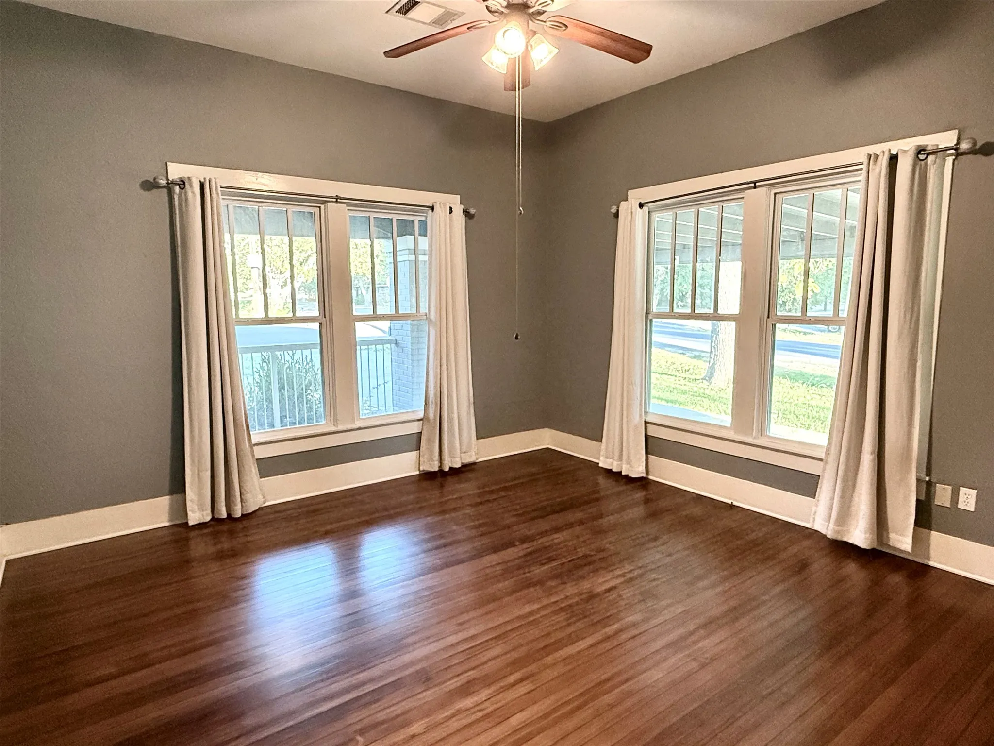 Single Family Residence For Sale in Grayson County , 374 S Preston Street, Van Alstyne, Texas 75495, 2 Bedroom, 2 Bathroom, Garage spaces, 1,959 Sqft, built in 1900, mls#21351482, Real Estate Agent in Van Alstyne, Homes For Sale in Grayson county, Homes For Sale in Van Alstyne, Realtor in Van Alstyne Texas, Real Estate Brokerage Independent Realty Texas, Luminita Cordes Realtor