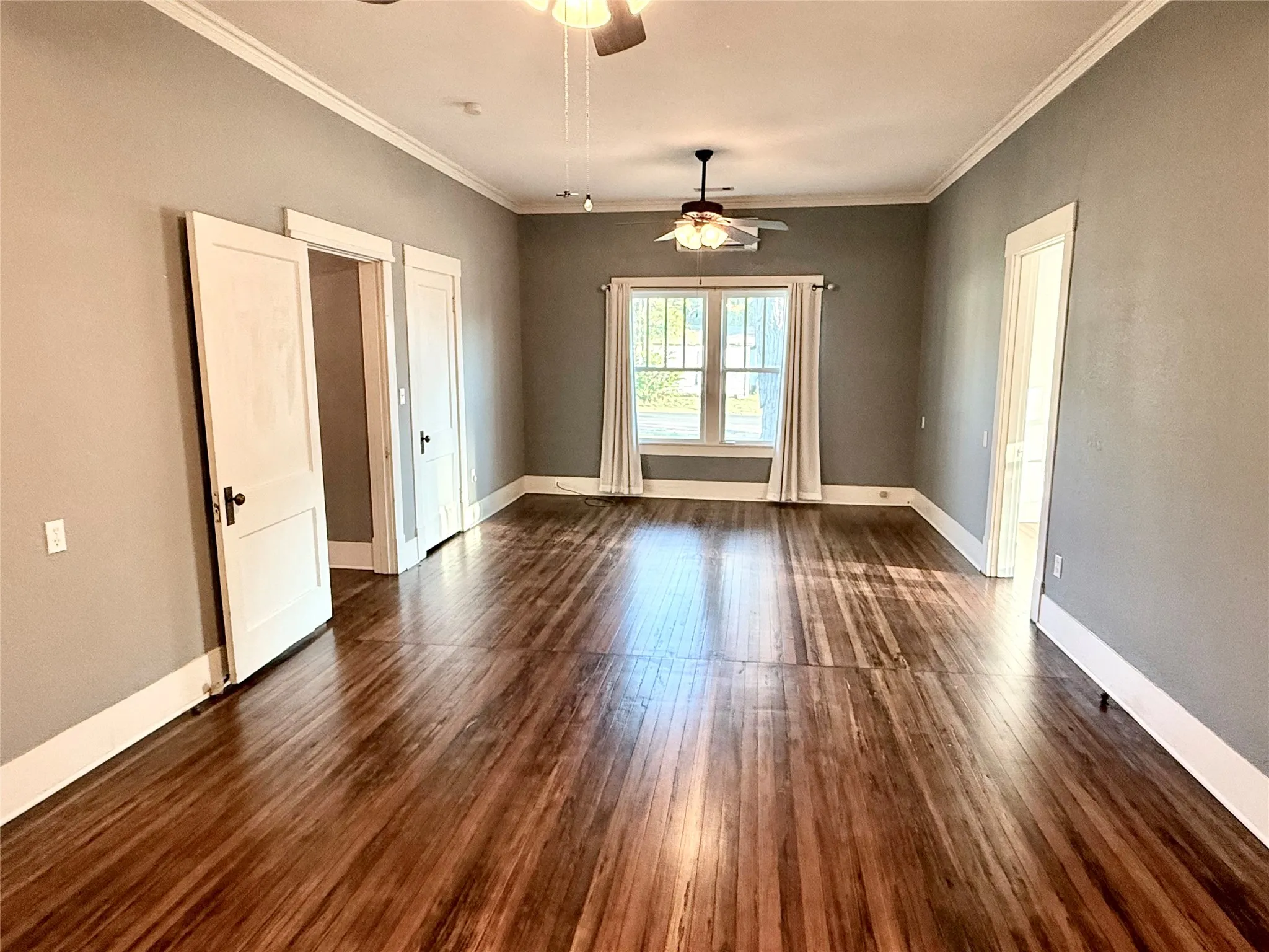 Single Family Residence For Sale in Grayson County , 374 S Preston Street, Van Alstyne, Texas 75495, 2 Bedroom, 2 Bathroom, Garage spaces, 1,959 Sqft, built in 1900, mls#21351482, Real Estate Agent in Van Alstyne, Homes For Sale in Grayson county, Homes For Sale in Van Alstyne, Realtor in Van Alstyne Texas, Real Estate Brokerage Independent Realty Texas, Luminita Cordes Realtor