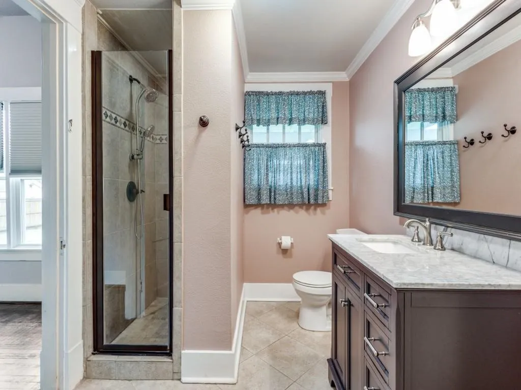 Single Family Residence For Sale in Grayson County , 374 S Preston Street, Van Alstyne, Texas 75495, 2 Bedroom, 2 Bathroom, Garage spaces, 1,959 Sqft, built in 1900, mls#21351482, Real Estate Agent in Van Alstyne, Homes For Sale in Grayson county, Homes For Sale in Van Alstyne, Realtor in Van Alstyne Texas, Real Estate Brokerage Independent Realty Texas, Luminita Cordes Realtor