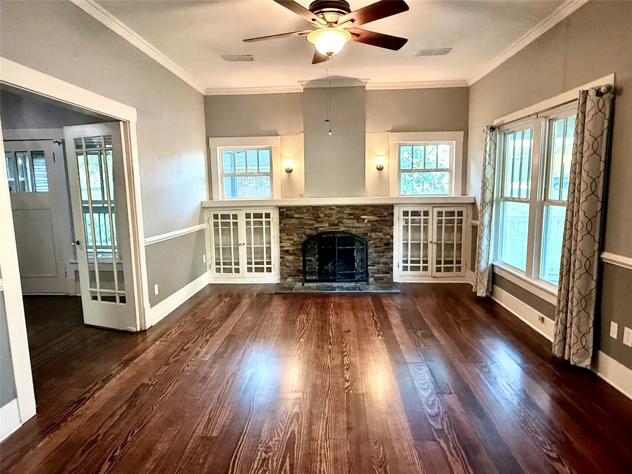 Single Family Residence For Sale in Grayson County , 374 S Preston Street, Van Alstyne, Texas 75495, 2 Bedroom, 2 Bathroom, Garage spaces, 1,959 Sqft, built in 1900, mls#21351482, Real Estate Agent in Van Alstyne, Homes For Sale in Grayson county, Homes For Sale in Van Alstyne, Realtor in Van Alstyne Texas, Real Estate Brokerage Independent Realty Texas, Luminita Cordes Realtor