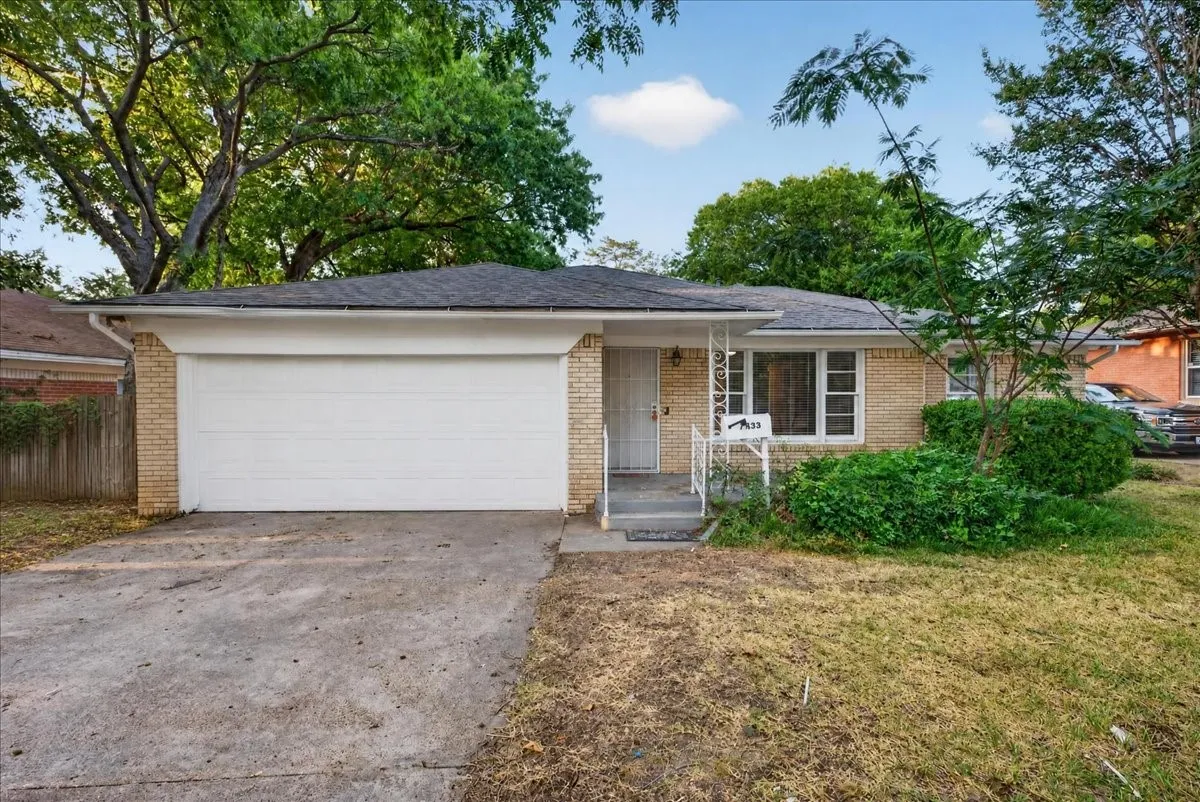 Single Family Residence For Rent in Dallas County , 7433 Vallejo Drive, Dallas, Texas 75227, 3 Bedroom, 2 Bathroom, 2 Garage spaces, 1,396 Sqft, built in 1954, mls#21356203, Real Estate Agent in Dallas, Homes For Rent in Dallas county, Homes For Rent in Dallas, Realtor in Dallas Texas, Real Estate Brokerage Independent Realty Texas, Luminita Cordes Realtor