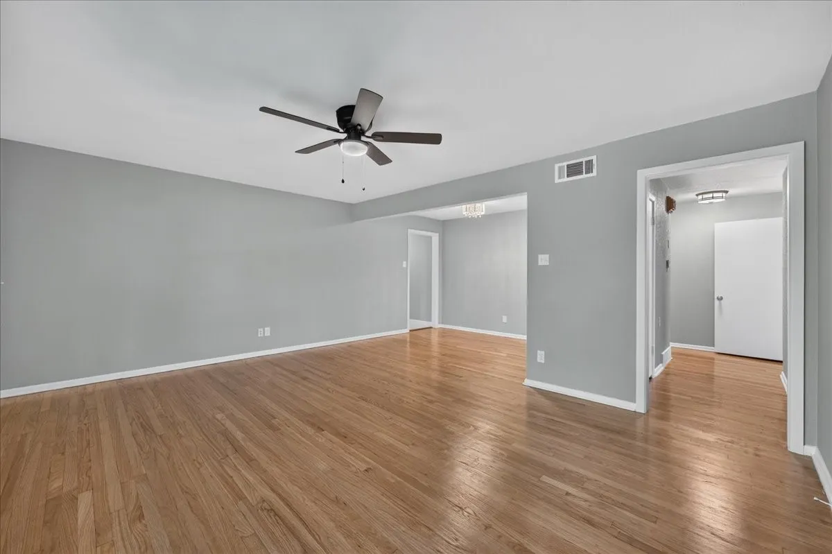 Single Family Residence For Rent in Dallas County , 7433 Vallejo Drive, Dallas, Texas 75227, 3 Bedroom, 2 Bathroom, 2 Garage spaces, 1,396 Sqft, built in 1954, mls#21356203, Real Estate Agent in Dallas, Homes For Rent in Dallas county, Homes For Rent in Dallas, Realtor in Dallas Texas, Real Estate Brokerage Independent Realty Texas, Luminita Cordes Realtor