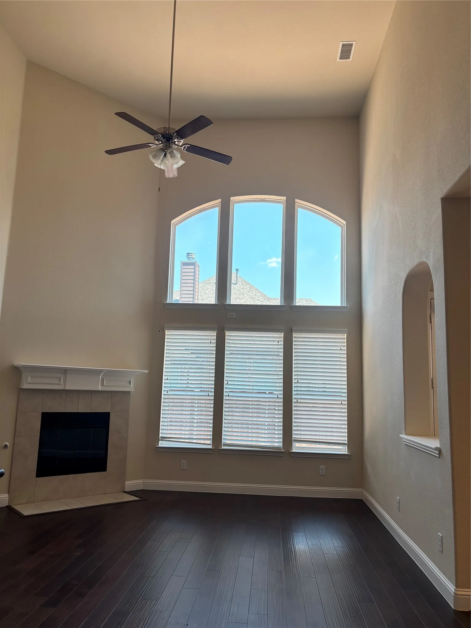 Single Family Residence For Rent in Collin County , 6117 Mickelson Way, Mc Kinney, Texas 75070, 4 Bedroom, 4 Bathroom, 2 Garage spaces, 3,367 Sqft, built in 2015, mls#21358436, Real Estate Agent in Mc Kinney, Homes For Rent in Collin county, Homes For Rent in Mc Kinney, Realtor in Mc Kinney Texas, Real Estate Brokerage Independent Realty Texas, Luminita Cordes Realtor