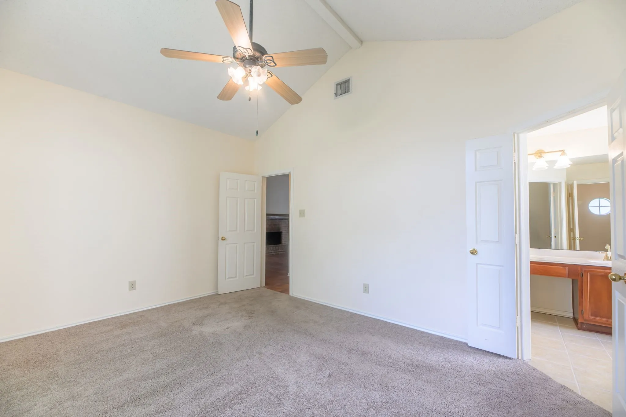 Single Family Residence For Sale in Rockwall County , 157 Summerhill Drive, Rockwall, Texas 75032, 3 Bedroom, 2 Bathroom, 2 Garage spaces, 1,731 Sqft, built in 1990, mls#21358417, Real Estate Agent in Rockwall, Homes For Sale in Rockwall county, Homes For Sale in Rockwall, Realtor in Rockwall Texas, Real Estate Brokerage Independent Realty Texas, Luminita Cordes Realtor