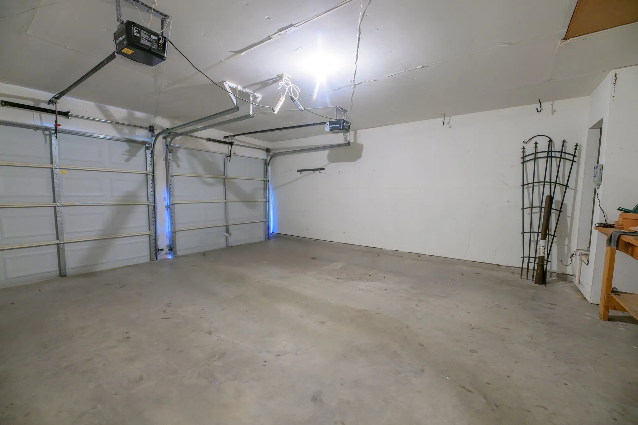 Single Family Residence For Sale in Rockwall County , 157 Summerhill Drive, Rockwall, Texas 75032, 3 Bedroom, 2 Bathroom, 2 Garage spaces, 1,731 Sqft, built in 1990, mls#21358417, Real Estate Agent in Rockwall, Homes For Sale in Rockwall county, Homes For Sale in Rockwall, Realtor in Rockwall Texas, Real Estate Brokerage Independent Realty Texas, Luminita Cordes Realtor