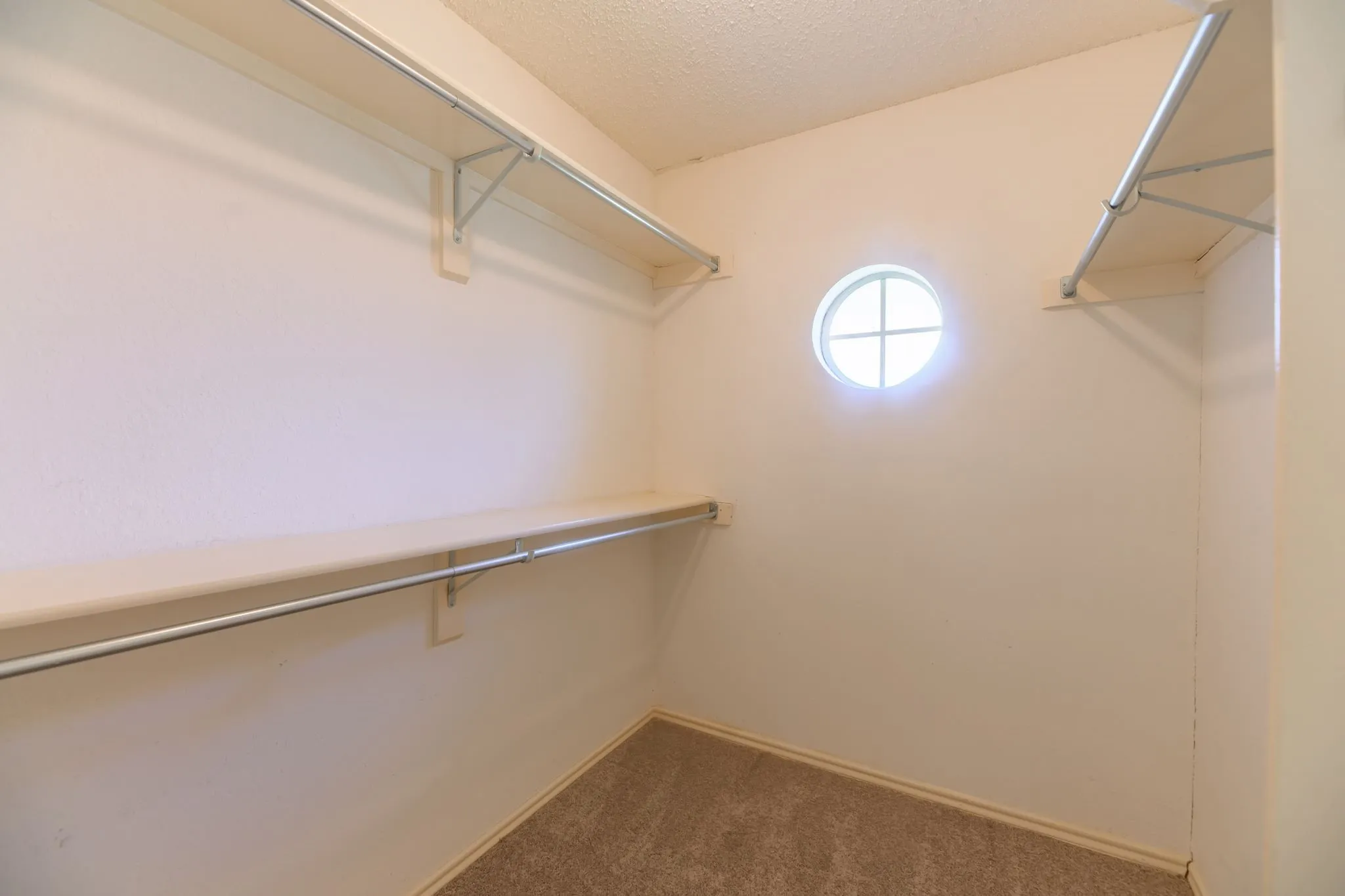 Single Family Residence For Sale in Rockwall County , 157 Summerhill Drive, Rockwall, Texas 75032, 3 Bedroom, 2 Bathroom, 2 Garage spaces, 1,731 Sqft, built in 1990, mls#21358417, Real Estate Agent in Rockwall, Homes For Sale in Rockwall county, Homes For Sale in Rockwall, Realtor in Rockwall Texas, Real Estate Brokerage Independent Realty Texas, Luminita Cordes Realtor
