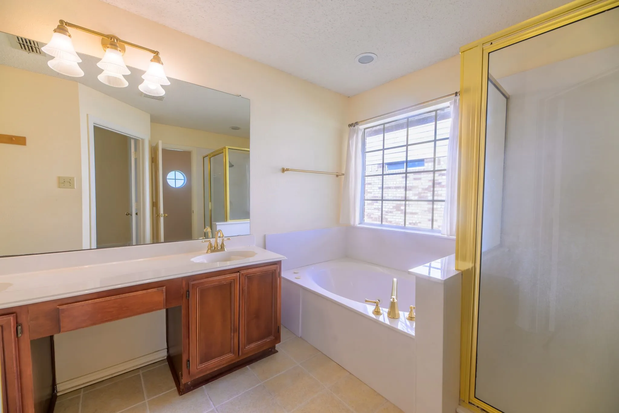 Single Family Residence For Sale in Rockwall County , 157 Summerhill Drive, Rockwall, Texas 75032, 3 Bedroom, 2 Bathroom, 2 Garage spaces, 1,731 Sqft, built in 1990, mls#21358417, Real Estate Agent in Rockwall, Homes For Sale in Rockwall county, Homes For Sale in Rockwall, Realtor in Rockwall Texas, Real Estate Brokerage Independent Realty Texas, Luminita Cordes Realtor