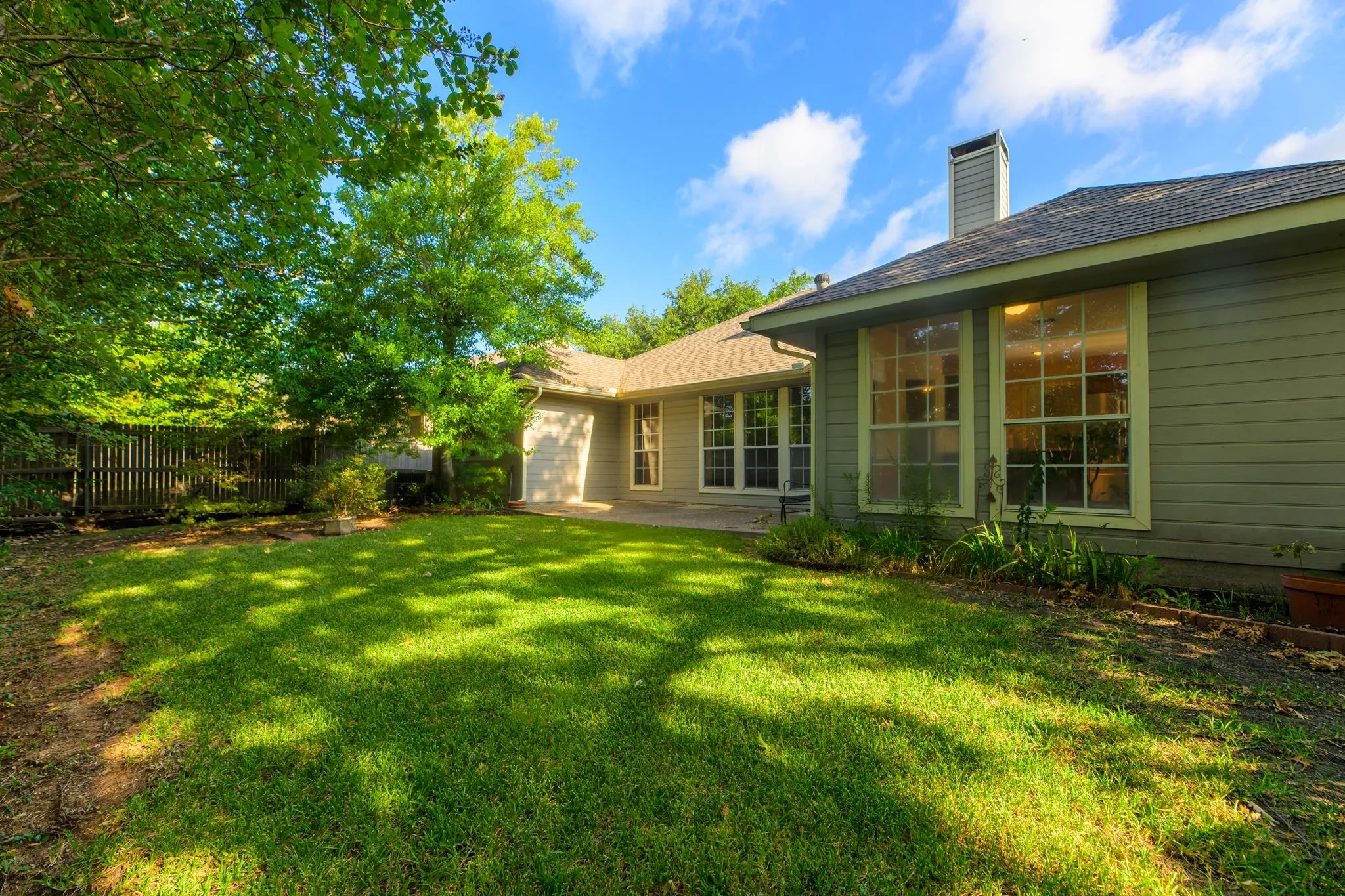 Single Family Residence For Sale in Rockwall County , 157 Summerhill Drive, Rockwall, Texas 75032, 3 Bedroom, 2 Bathroom, 2 Garage spaces, 1,731 Sqft, built in 1990, mls#21358417, Real Estate Agent in Rockwall, Homes For Sale in Rockwall county, Homes For Sale in Rockwall, Realtor in Rockwall Texas, Real Estate Brokerage Independent Realty Texas, Luminita Cordes Realtor