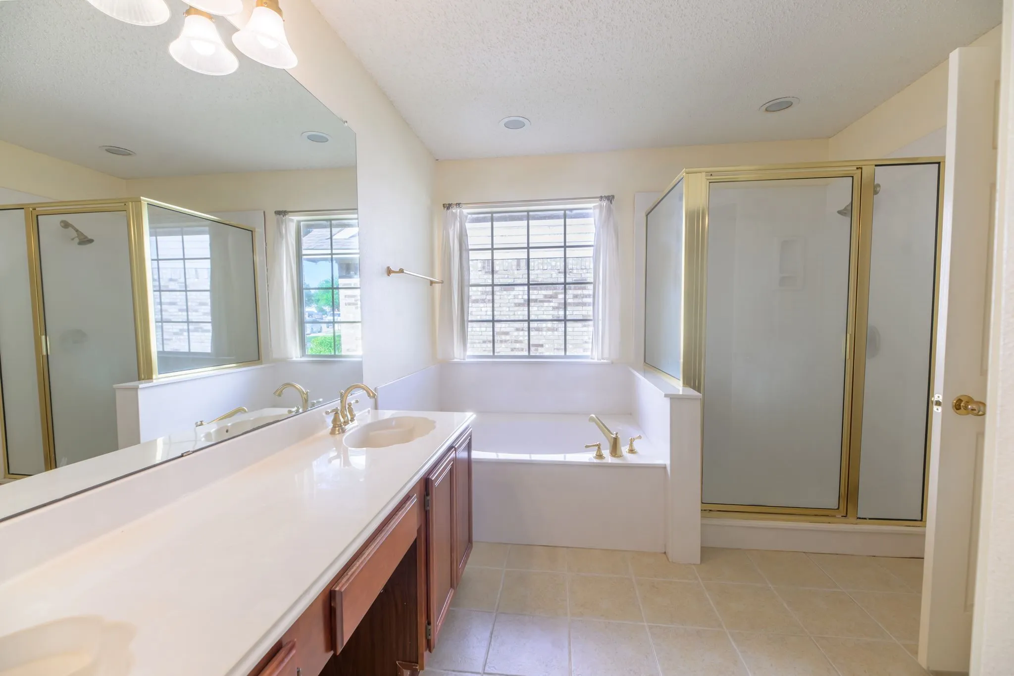Single Family Residence For Sale in Rockwall County , 157 Summerhill Drive, Rockwall, Texas 75032, 3 Bedroom, 2 Bathroom, 2 Garage spaces, 1,731 Sqft, built in 1990, mls#21358417, Real Estate Agent in Rockwall, Homes For Sale in Rockwall county, Homes For Sale in Rockwall, Realtor in Rockwall Texas, Real Estate Brokerage Independent Realty Texas, Luminita Cordes Realtor