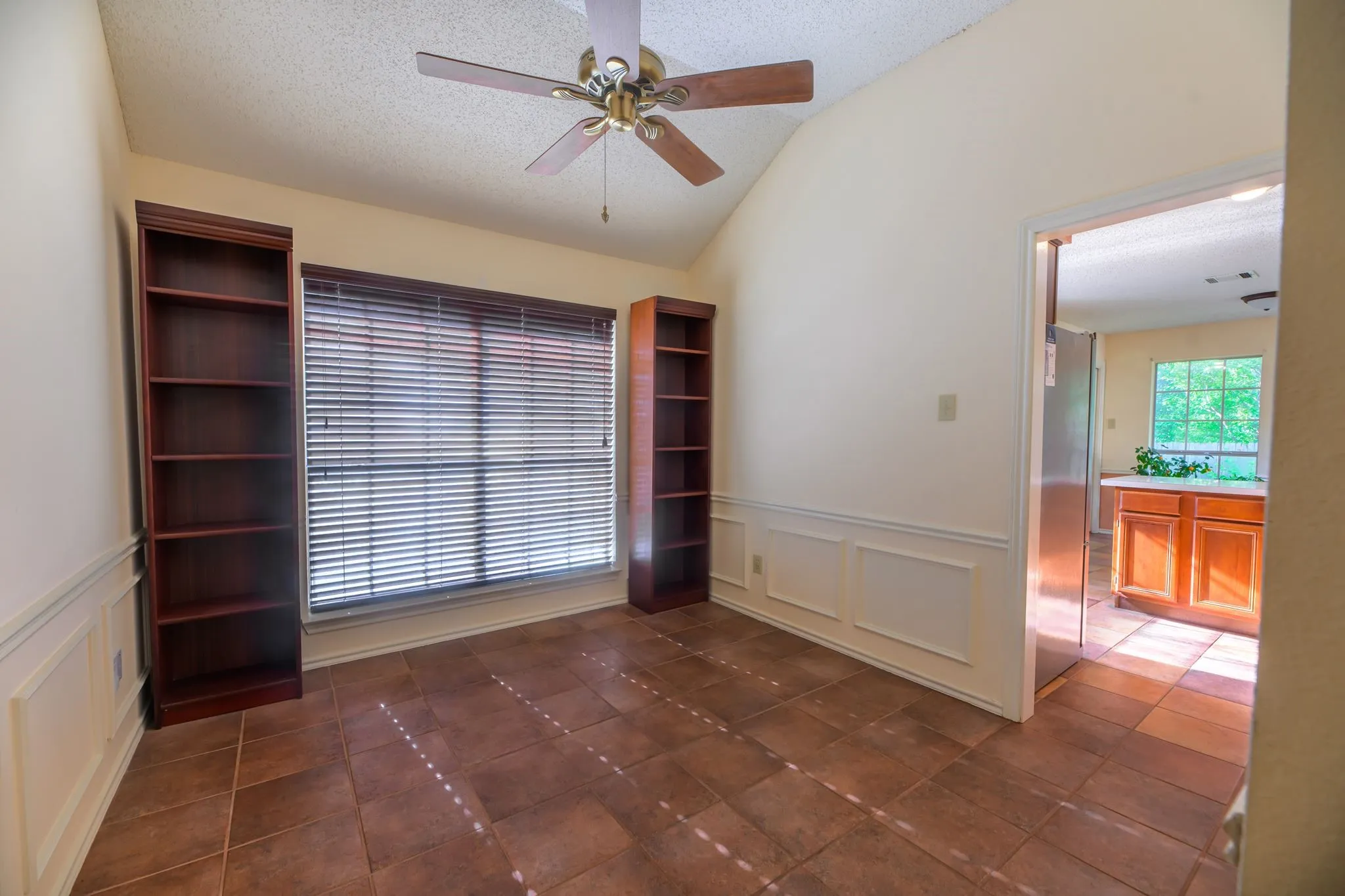 Single Family Residence For Sale in Rockwall County , 157 Summerhill Drive, Rockwall, Texas 75032, 3 Bedroom, 2 Bathroom, 2 Garage spaces, 1,731 Sqft, built in 1990, mls#21358417, Real Estate Agent in Rockwall, Homes For Sale in Rockwall county, Homes For Sale in Rockwall, Realtor in Rockwall Texas, Real Estate Brokerage Independent Realty Texas, Luminita Cordes Realtor