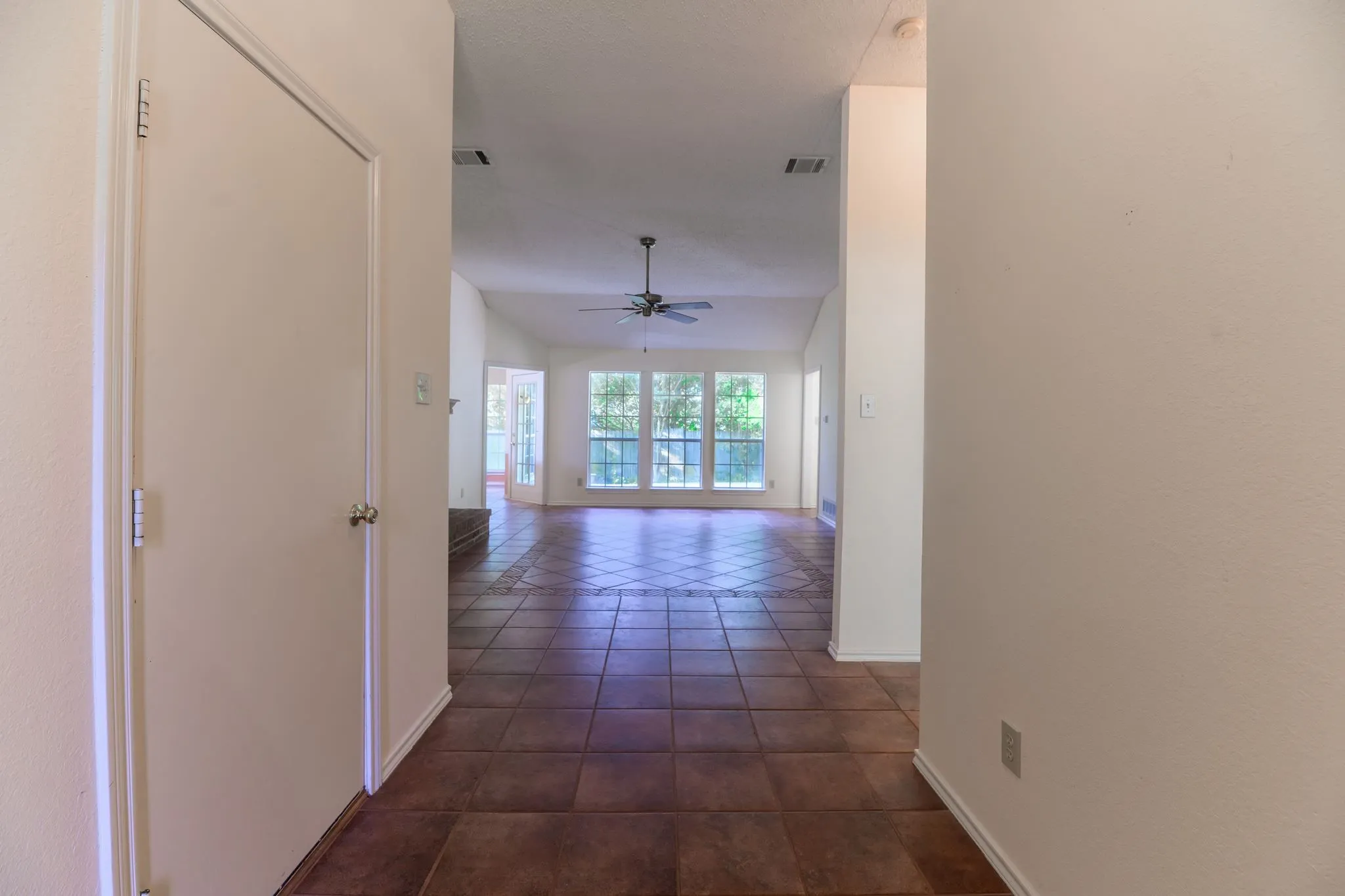 Single Family Residence For Sale in Rockwall County , 157 Summerhill Drive, Rockwall, Texas 75032, 3 Bedroom, 2 Bathroom, 2 Garage spaces, 1,731 Sqft, built in 1990, mls#21358417, Real Estate Agent in Rockwall, Homes For Sale in Rockwall county, Homes For Sale in Rockwall, Realtor in Rockwall Texas, Real Estate Brokerage Independent Realty Texas, Luminita Cordes Realtor