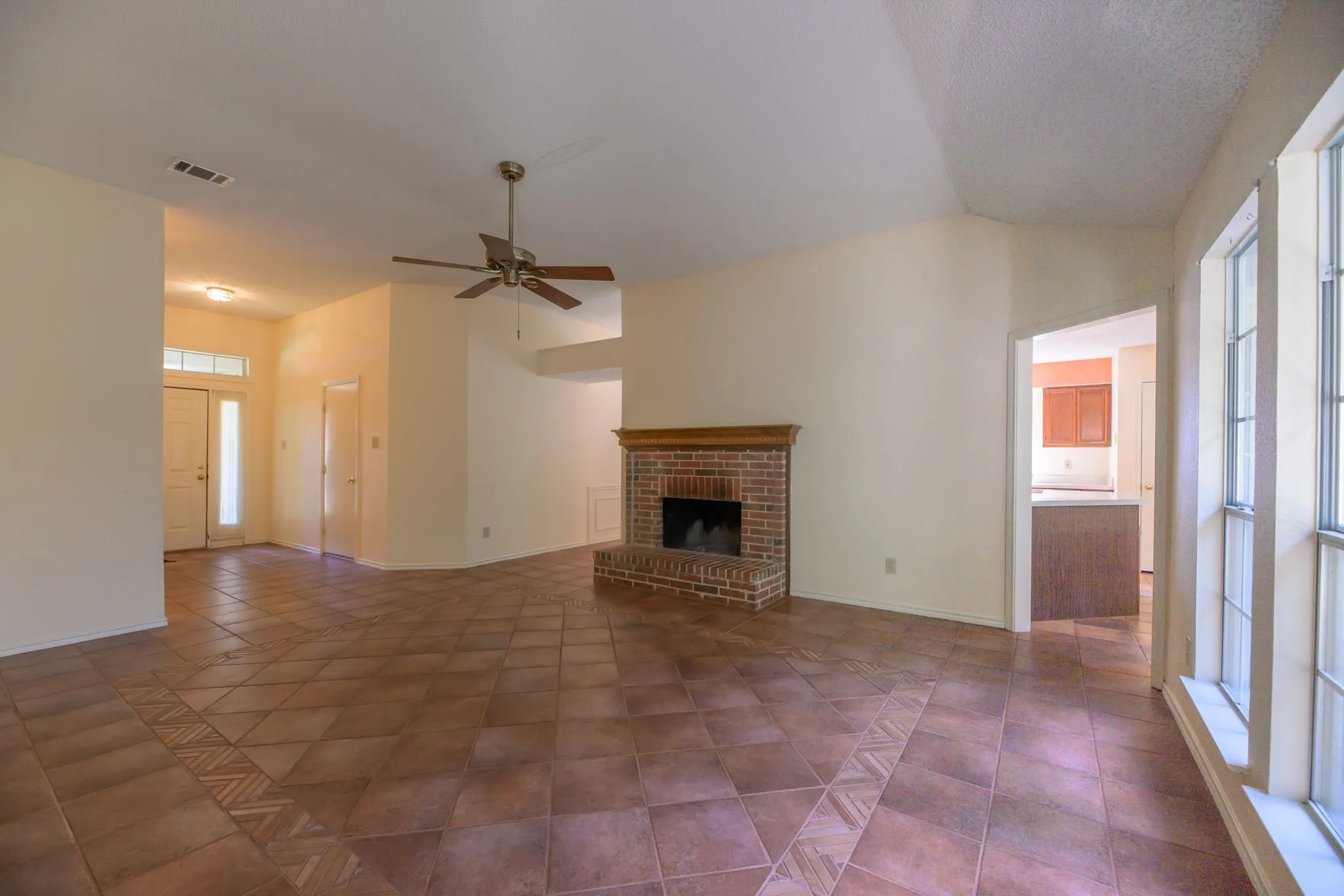Single Family Residence For Sale in Rockwall County , 157 Summerhill Drive, Rockwall, Texas 75032, 3 Bedroom, 2 Bathroom, 2 Garage spaces, 1,731 Sqft, built in 1990, mls#21358417, Real Estate Agent in Rockwall, Homes For Sale in Rockwall county, Homes For Sale in Rockwall, Realtor in Rockwall Texas, Real Estate Brokerage Independent Realty Texas, Luminita Cordes Realtor
