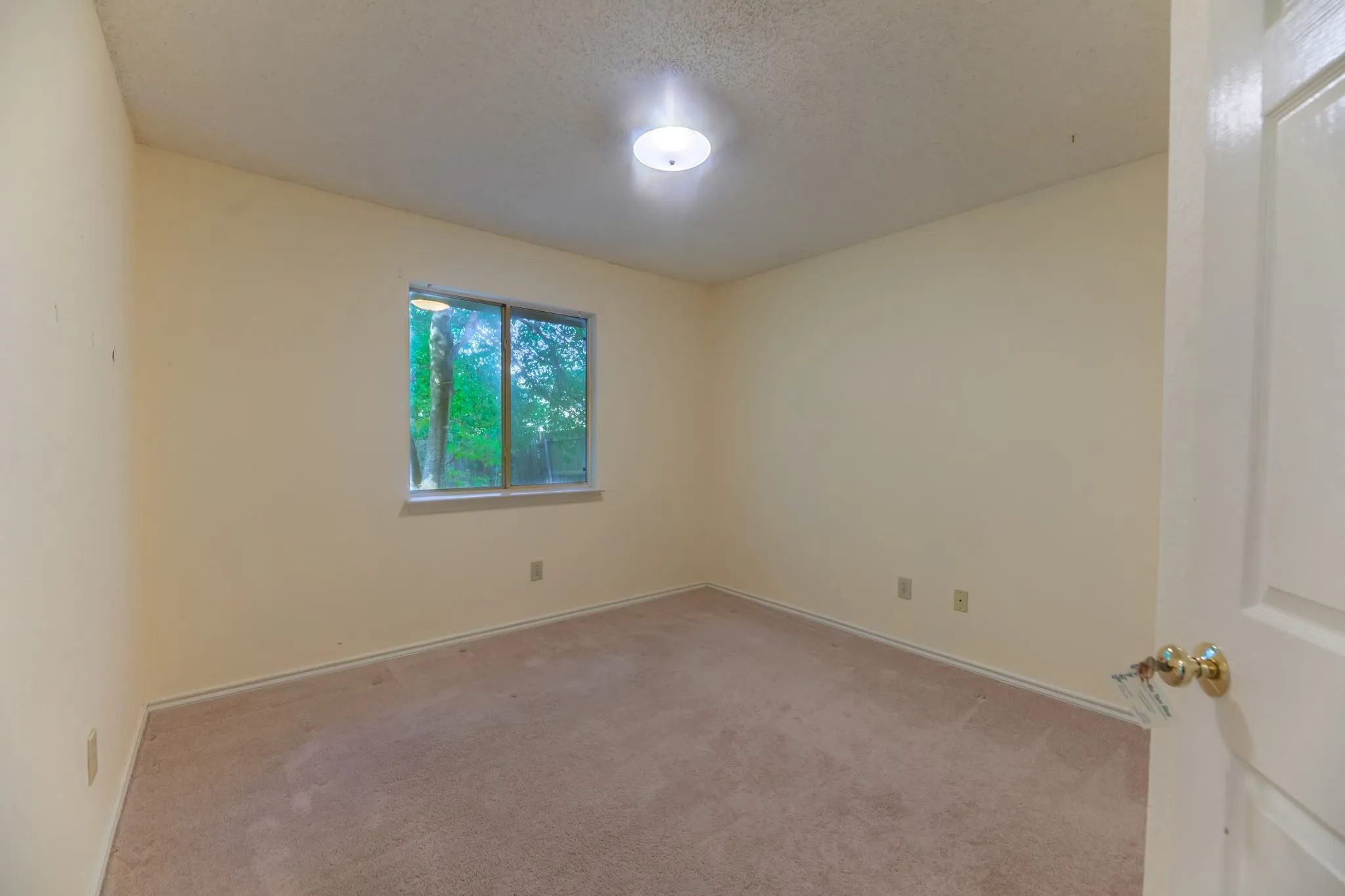 Single Family Residence For Sale in Rockwall County , 157 Summerhill Drive, Rockwall, Texas 75032, 3 Bedroom, 2 Bathroom, 2 Garage spaces, 1,731 Sqft, built in 1990, mls#21358417, Real Estate Agent in Rockwall, Homes For Sale in Rockwall county, Homes For Sale in Rockwall, Realtor in Rockwall Texas, Real Estate Brokerage Independent Realty Texas, Luminita Cordes Realtor