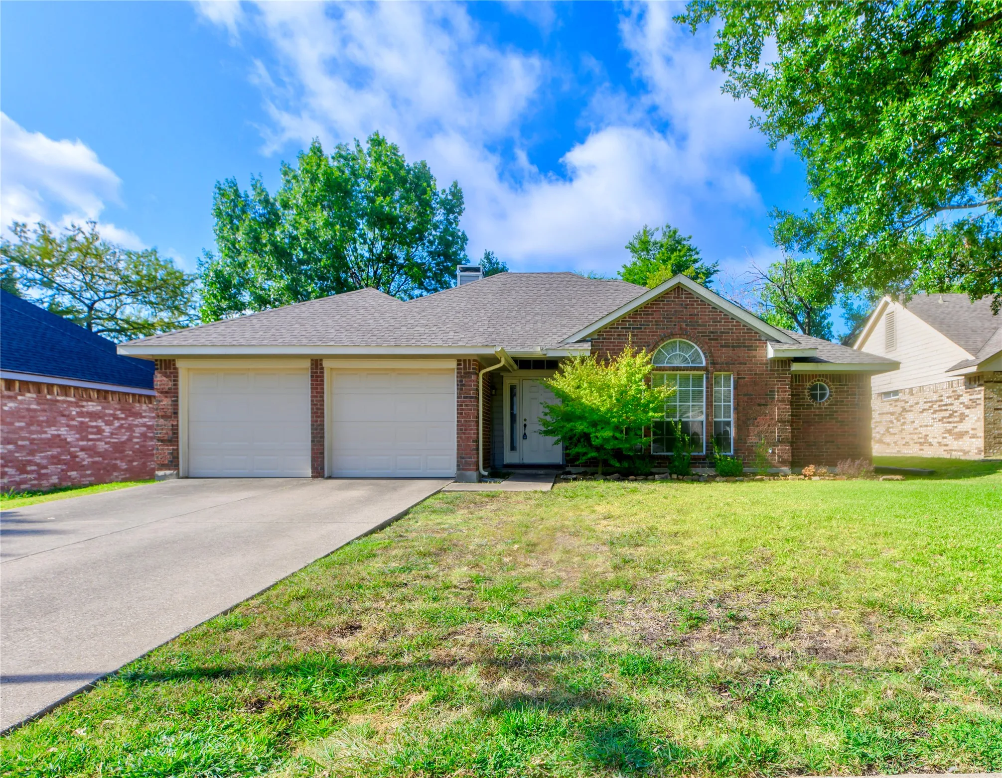 Single Family Residence For Sale in Rockwall County , 157 Summerhill Drive, Rockwall, Texas 75032, 3 Bedroom, 2 Bathroom, 2 Garage spaces, 1,731 Sqft, built in 1990, mls#21358417, Real Estate Agent in Rockwall, Homes For Sale in Rockwall county, Homes For Sale in Rockwall, Realtor in Rockwall Texas, Real Estate Brokerage Independent Realty Texas, Luminita Cordes Realtor
