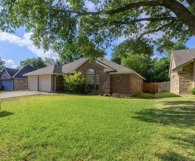 Single Family Residence For Sale in Rockwall County , 157 Summerhill Drive, Rockwall, Texas 75032, 3 Bedroom, 2 Bathroom, 2 Garage spaces, 1,731 Sqft, built in 1990, mls#21358417, Real Estate Agent in Rockwall, Homes For Sale in Rockwall county, Homes For Sale in Rockwall, Realtor in Rockwall Texas, Real Estate Brokerage Independent Realty Texas, Luminita Cordes Realtor