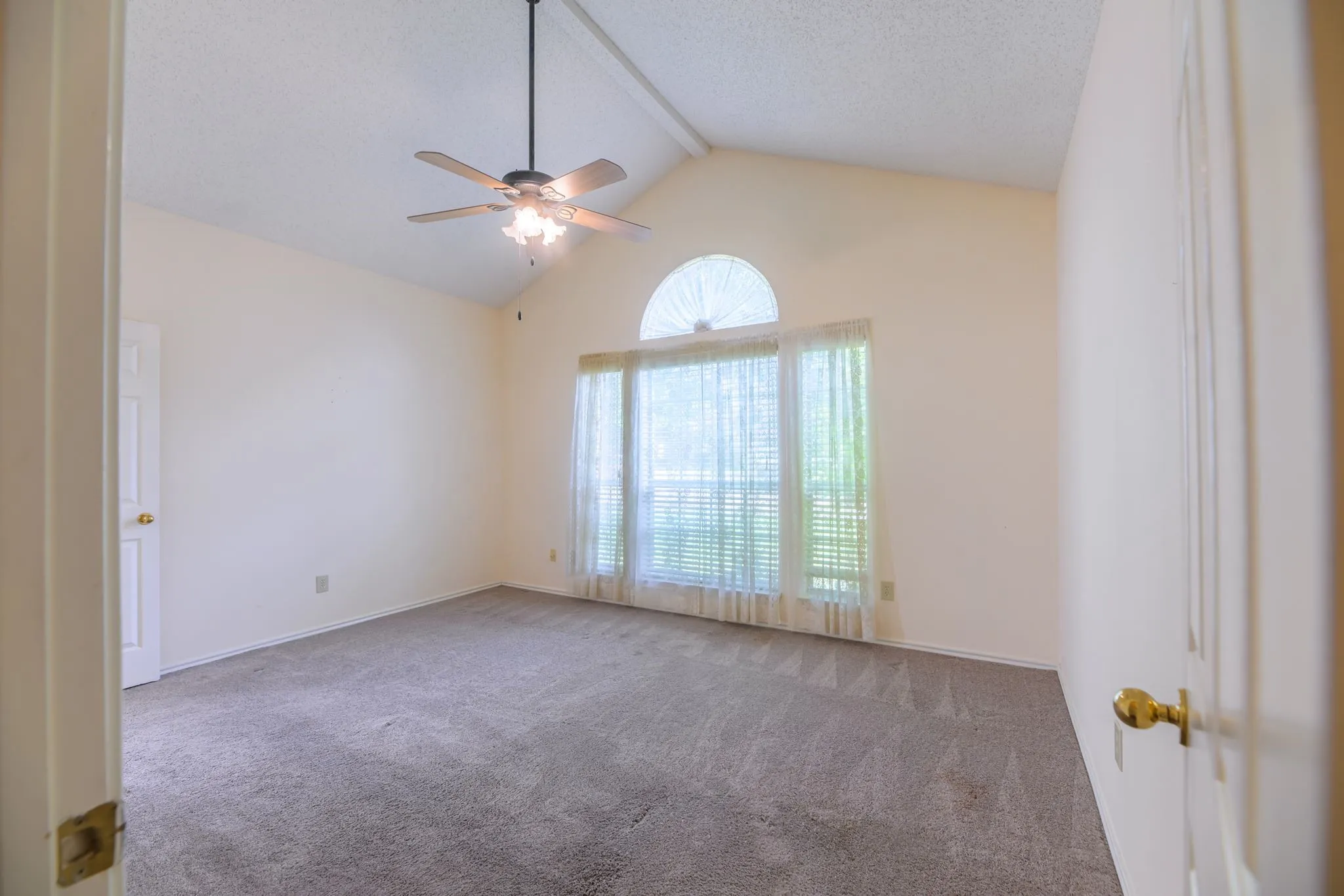 Single Family Residence For Sale in Rockwall County , 157 Summerhill Drive, Rockwall, Texas 75032, 3 Bedroom, 2 Bathroom, 2 Garage spaces, 1,731 Sqft, built in 1990, mls#21358417, Real Estate Agent in Rockwall, Homes For Sale in Rockwall county, Homes For Sale in Rockwall, Realtor in Rockwall Texas, Real Estate Brokerage Independent Realty Texas, Luminita Cordes Realtor