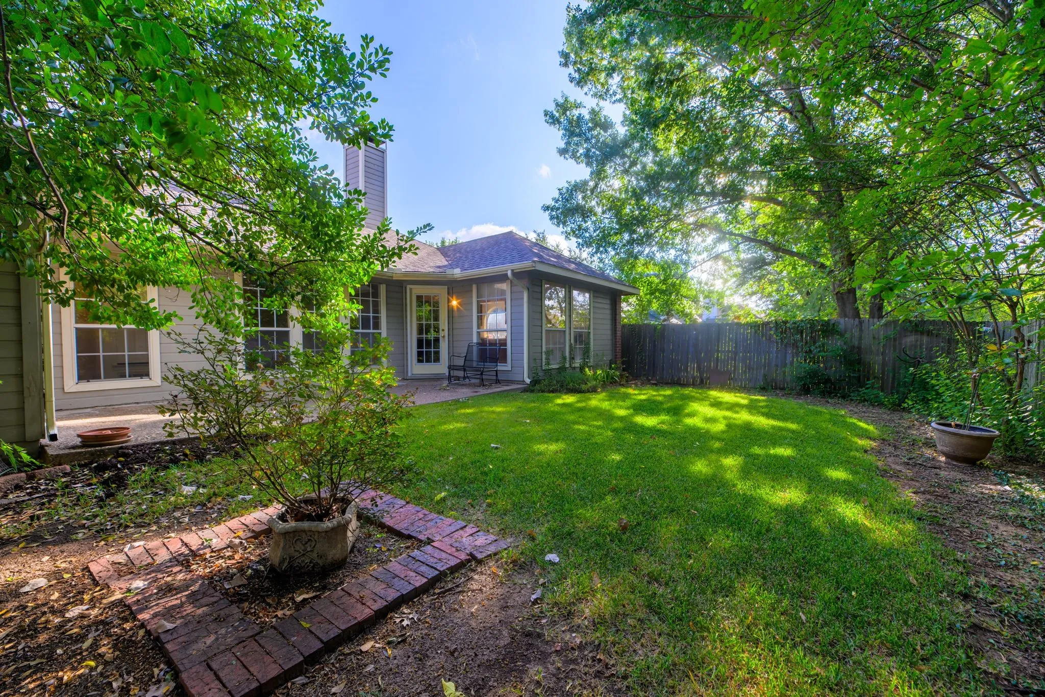Single Family Residence For Sale in Rockwall County , 157 Summerhill Drive, Rockwall, Texas 75032, 3 Bedroom, 2 Bathroom, 2 Garage spaces, 1,731 Sqft, built in 1990, mls#21358417, Real Estate Agent in Rockwall, Homes For Sale in Rockwall county, Homes For Sale in Rockwall, Realtor in Rockwall Texas, Real Estate Brokerage Independent Realty Texas, Luminita Cordes Realtor