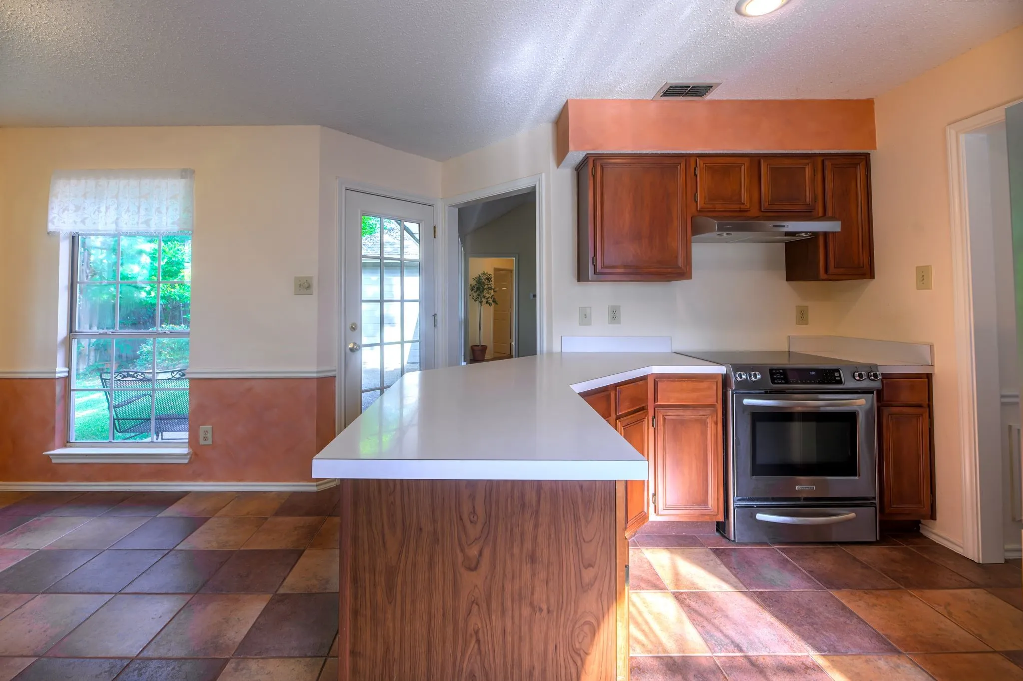 Single Family Residence For Sale in Rockwall County , 157 Summerhill Drive, Rockwall, Texas 75032, 3 Bedroom, 2 Bathroom, 2 Garage spaces, 1,731 Sqft, built in 1990, mls#21358417, Real Estate Agent in Rockwall, Homes For Sale in Rockwall county, Homes For Sale in Rockwall, Realtor in Rockwall Texas, Real Estate Brokerage Independent Realty Texas, Luminita Cordes Realtor