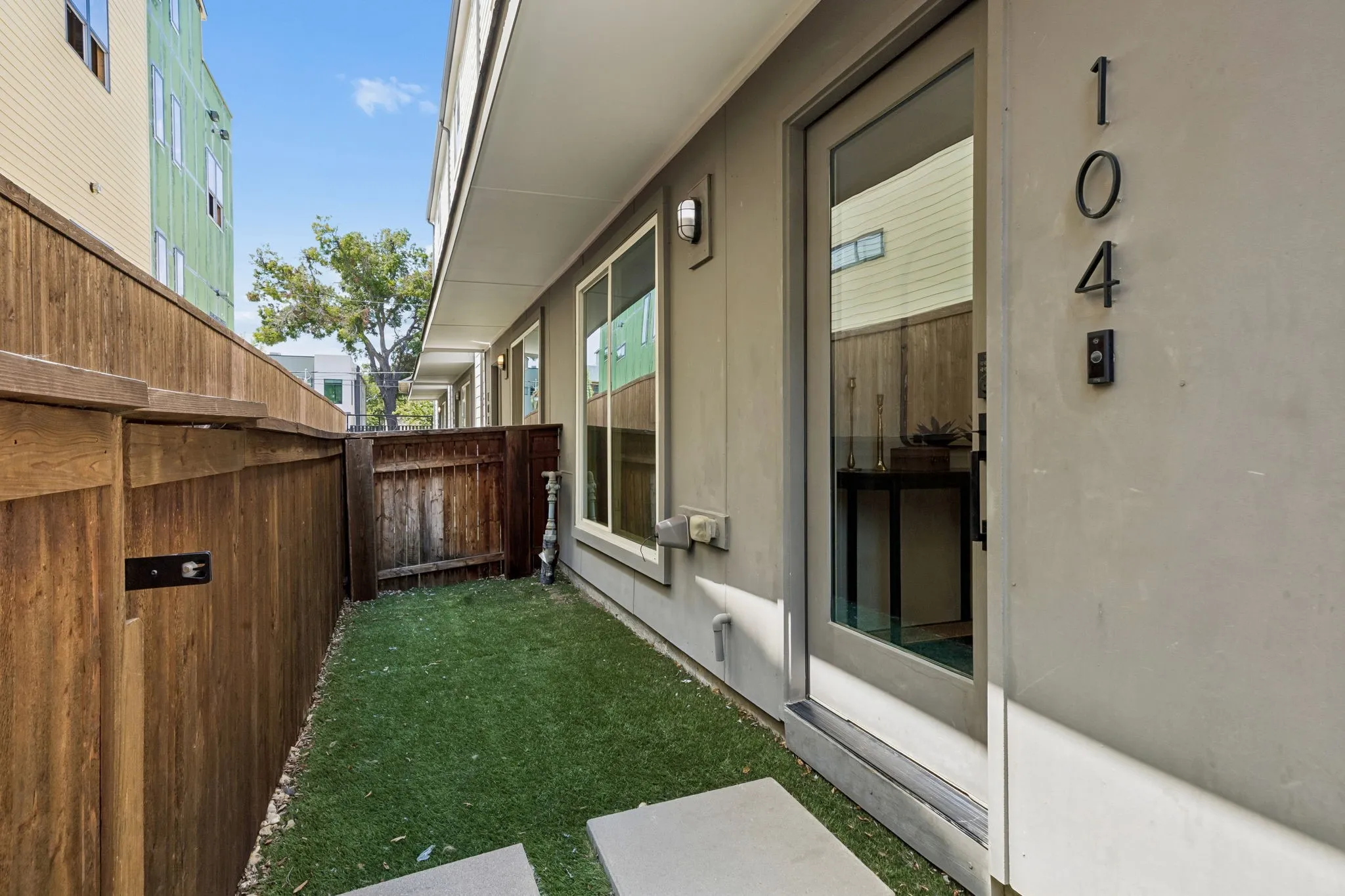 Condominium For Sale in Dallas County , 1901 N Carroll Avenue 104, Dallas, Texas 75204, 2 Bedroom, 3 Bathroom, 2 Garage spaces, 1,805 Sqft, built in 2019, mls#21357264, Real Estate Agent in Dallas, Homes For Sale in Dallas county, Homes For Sale in Dallas, Realtor in Dallas Texas, Real Estate Brokerage Independent Realty Texas, Luminita Cordes Realtor
