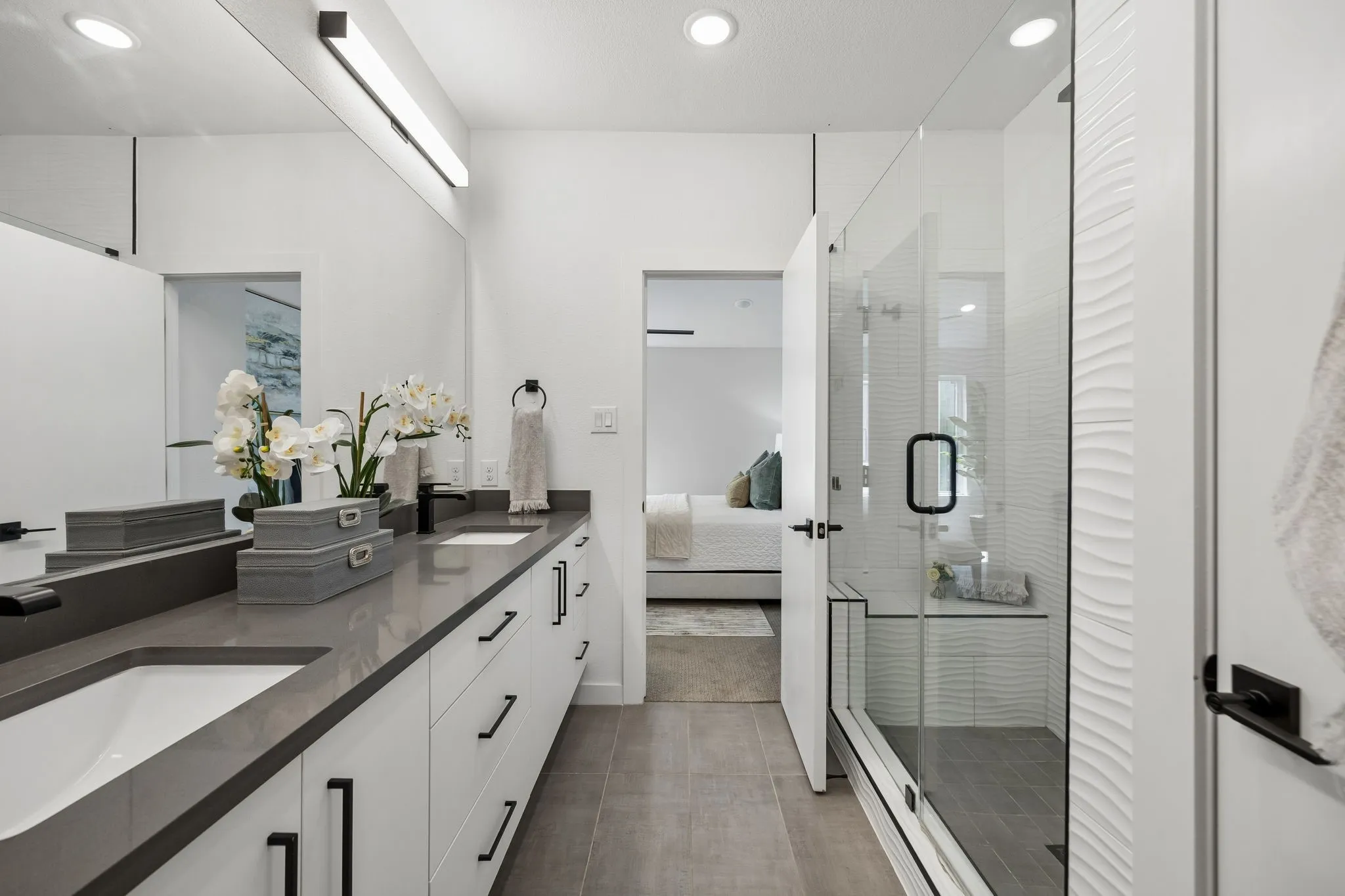 Dual vanity with undermount sinks, stone countertop, and matte black hardware