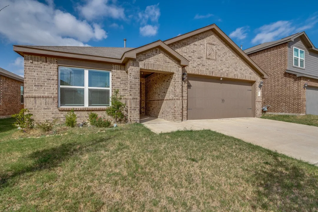 Single Family Residence For Sale in Ellis County , 305 Shaw Creek Boulevard, Ferris, Texas 75125, 3 Bedroom, 2 Bathroom, 2 Garage spaces, 1,391 Sqft, built in 2024, mls#21358307, Real Estate Agent in Ferris, Homes For Sale in Ellis county, Homes For Sale in Ferris, Realtor in Ferris Texas, Real Estate Brokerage Independent Realty Texas, Luminita Cordes Realtor