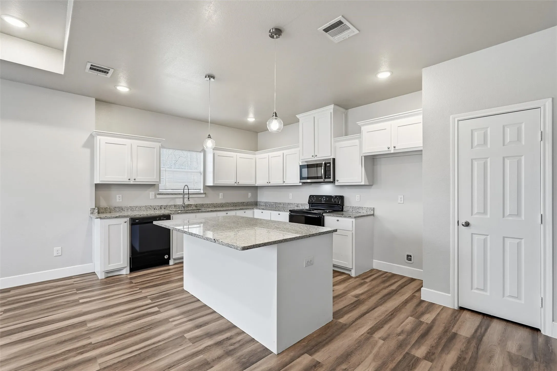 Single Family Residence For Rent in Hunt County , 4215 Oneal Street, Greenville, Texas 75401, 3 Bedroom, 2 Bathroom, 1 Garage spaces, 1,454 Sqft, built in 2021, mls#21358450, Real Estate Agent in Greenville, Homes For Rent in Hunt county, Homes For Rent in Greenville, Realtor in Greenville Texas, Real Estate Brokerage Independent Realty Texas, Luminita Cordes Realtor