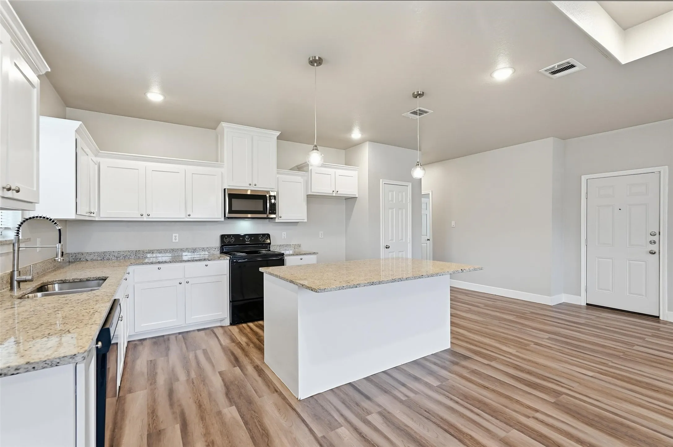 Single Family Residence For Rent in Hunt County , 4215 Oneal Street, Greenville, Texas 75401, 3 Bedroom, 2 Bathroom, 1 Garage spaces, 1,454 Sqft, built in 2021, mls#21358450, Real Estate Agent in Greenville, Homes For Rent in Hunt county, Homes For Rent in Greenville, Realtor in Greenville Texas, Real Estate Brokerage Independent Realty Texas, Luminita Cordes Realtor