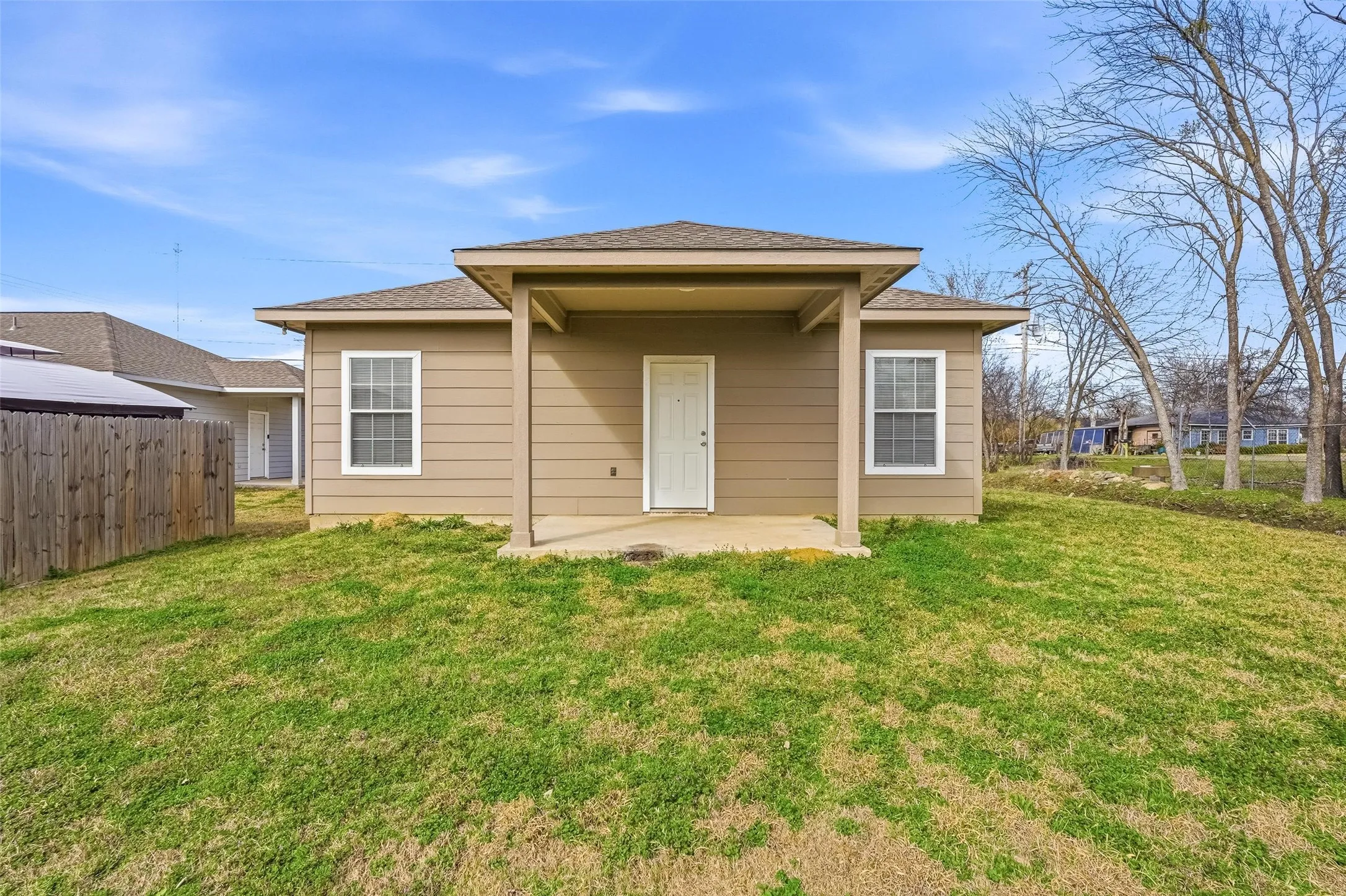 Single Family Residence For Rent in Hunt County , 4215 Oneal Street, Greenville, Texas 75401, 3 Bedroom, 2 Bathroom, 1 Garage spaces, 1,454 Sqft, built in 2021, mls#21358450, Real Estate Agent in Greenville, Homes For Rent in Hunt county, Homes For Rent in Greenville, Realtor in Greenville Texas, Real Estate Brokerage Independent Realty Texas, Luminita Cordes Realtor