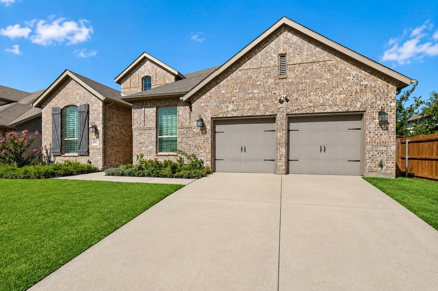 Single Family Residence For Sale in Tarrant County , 7541 Pondview Lane, Fort Worth, Texas 76123, 4 Bedroom, 3 Bathroom, Garage spaces, 2,927 Sqft, built in 2018, mls#21358434, Real Estate Agent in Fort Worth, Homes For Sale in Tarrant county, Homes For Sale in Fort Worth, Realtor in Fort Worth Texas, Real Estate Brokerage Independent Realty Texas, Luminita Cordes Realtor