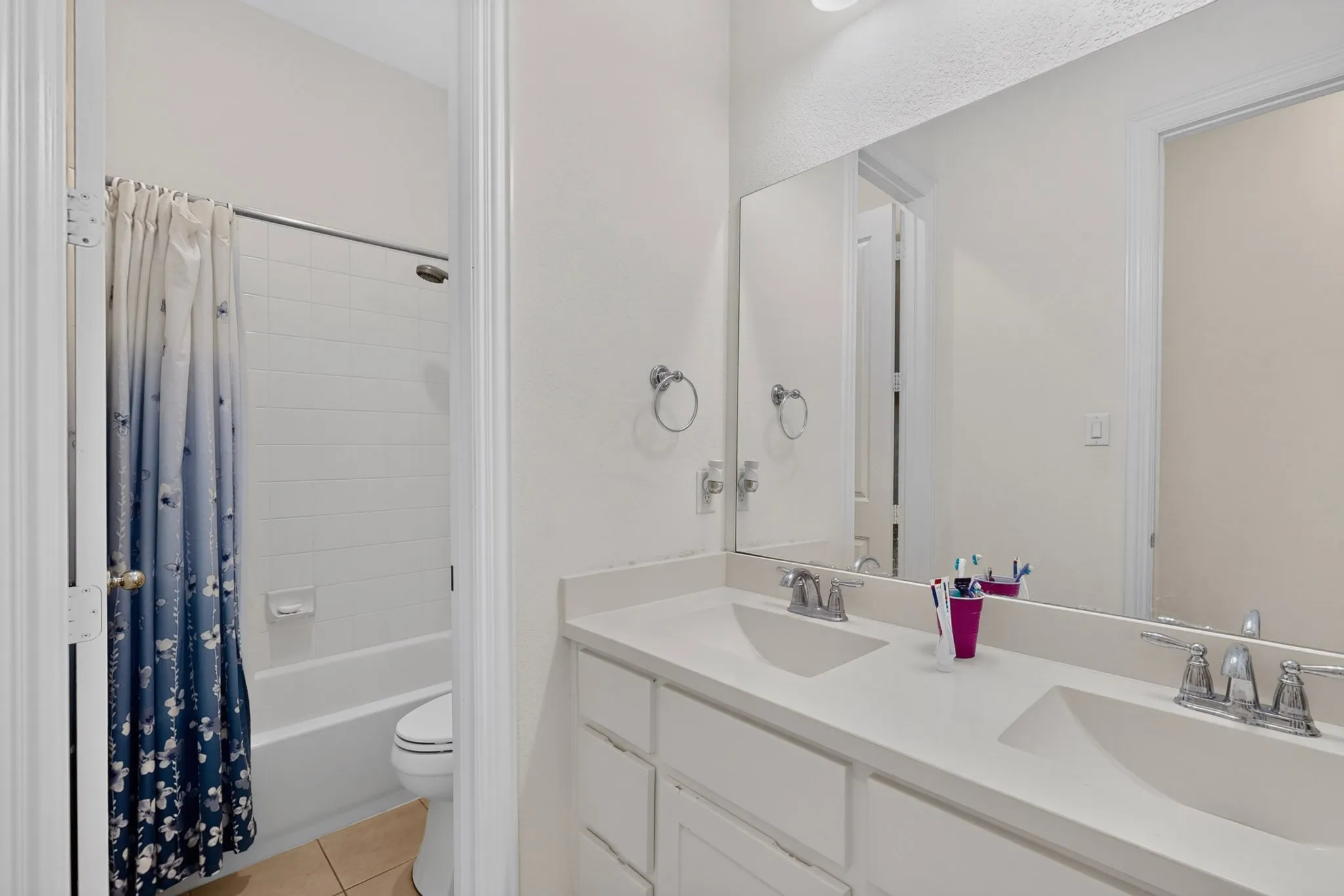 Single Family Residence For Sale in Tarrant County , 7541 Pondview Lane, Fort Worth, Texas 76123, 4 Bedroom, 3 Bathroom, Garage spaces, 2,927 Sqft, built in 2018, mls#21358434, Real Estate Agent in Fort Worth, Homes For Sale in Tarrant county, Homes For Sale in Fort Worth, Realtor in Fort Worth Texas, Real Estate Brokerage Independent Realty Texas, Luminita Cordes Realtor