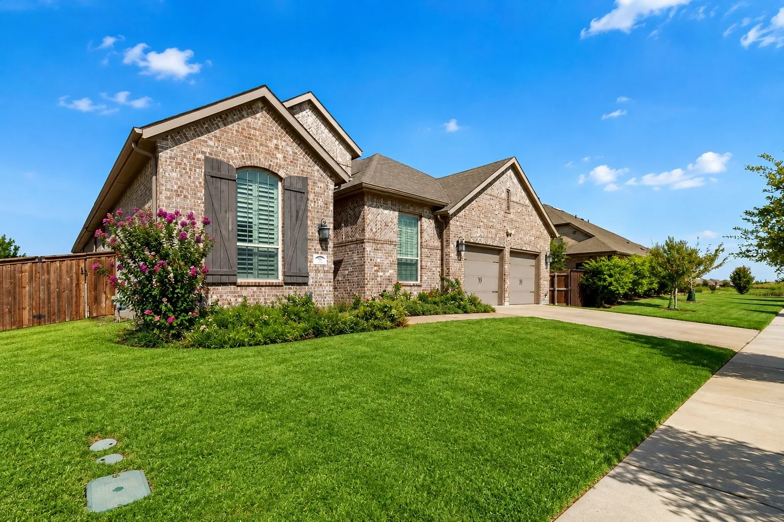 Single Family Residence For Sale in Tarrant County , 7541 Pondview Lane, Fort Worth, Texas 76123, 4 Bedroom, 3 Bathroom, Garage spaces, 2,927 Sqft, built in 2018, mls#21358434, Real Estate Agent in Fort Worth, Homes For Sale in Tarrant county, Homes For Sale in Fort Worth, Realtor in Fort Worth Texas, Real Estate Brokerage Independent Realty Texas, Luminita Cordes Realtor