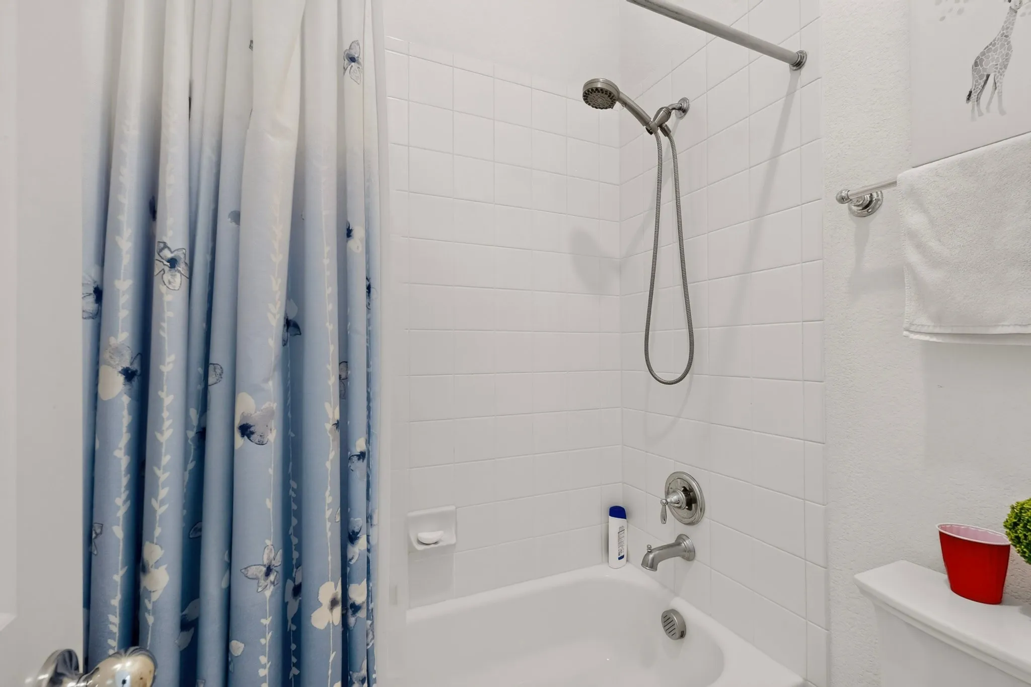 Single Family Residence For Sale in Tarrant County , 7541 Pondview Lane, Fort Worth, Texas 76123, 4 Bedroom, 3 Bathroom, Garage spaces, 2,927 Sqft, built in 2018, mls#21358434, Real Estate Agent in Fort Worth, Homes For Sale in Tarrant county, Homes For Sale in Fort Worth, Realtor in Fort Worth Texas, Real Estate Brokerage Independent Realty Texas, Luminita Cordes Realtor